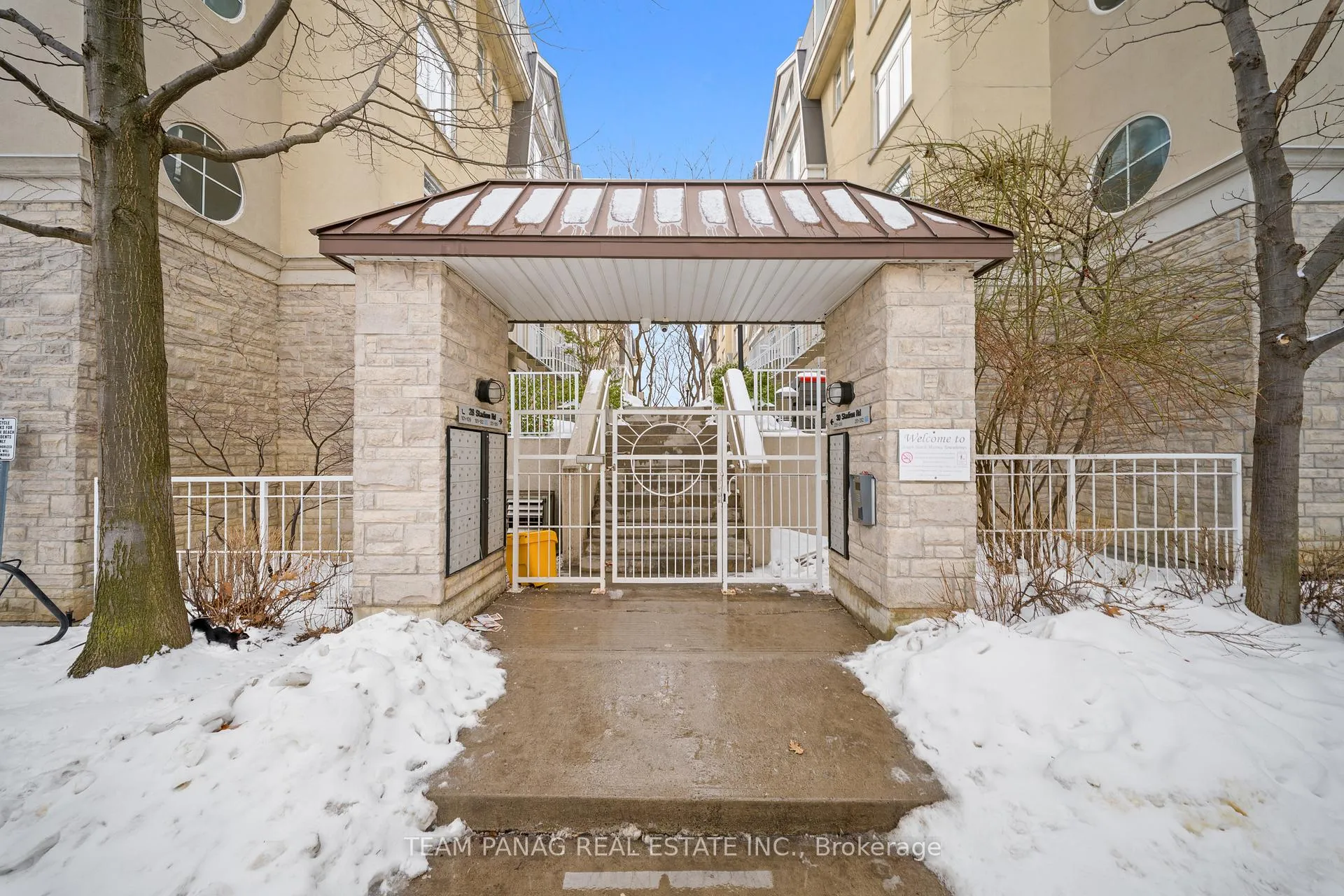 Front of Unit 132, 28 Stadium Road