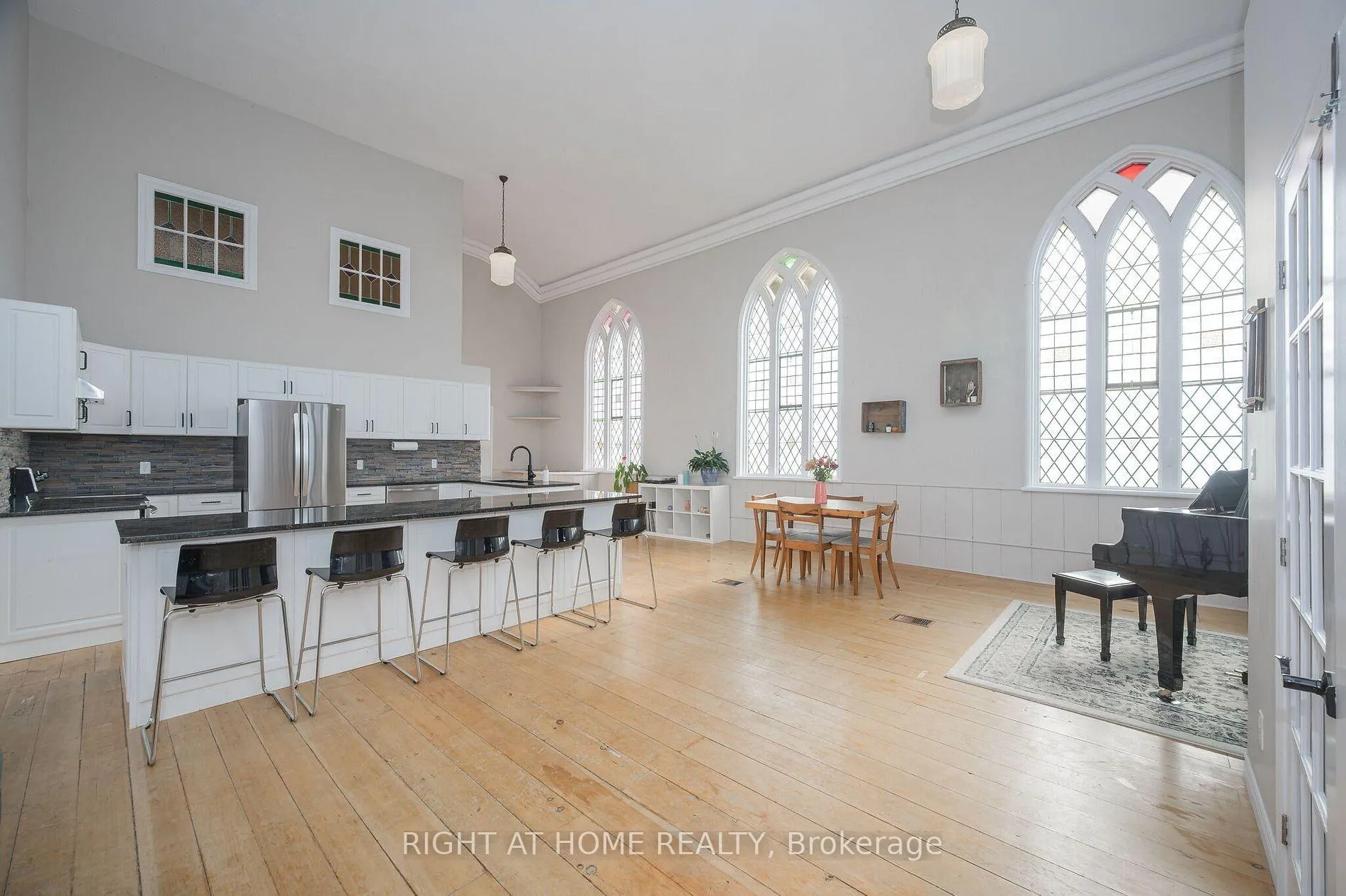 Photo 1 of 3318 Dundas Street, Burlington, Headon — HOMEH
