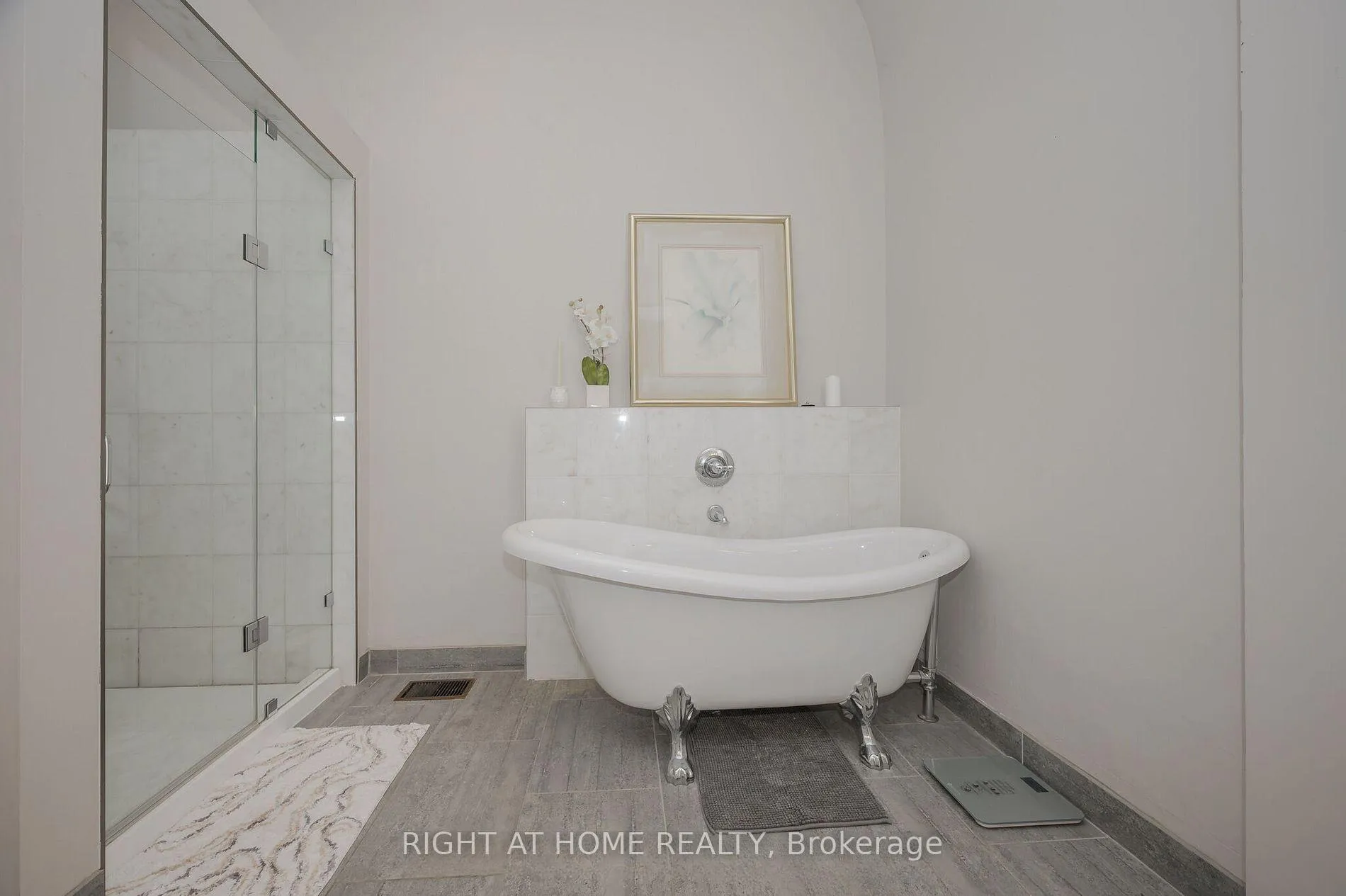 Photo 9 of 3318 Dundas Street, Burlington, Headon — HOMEH