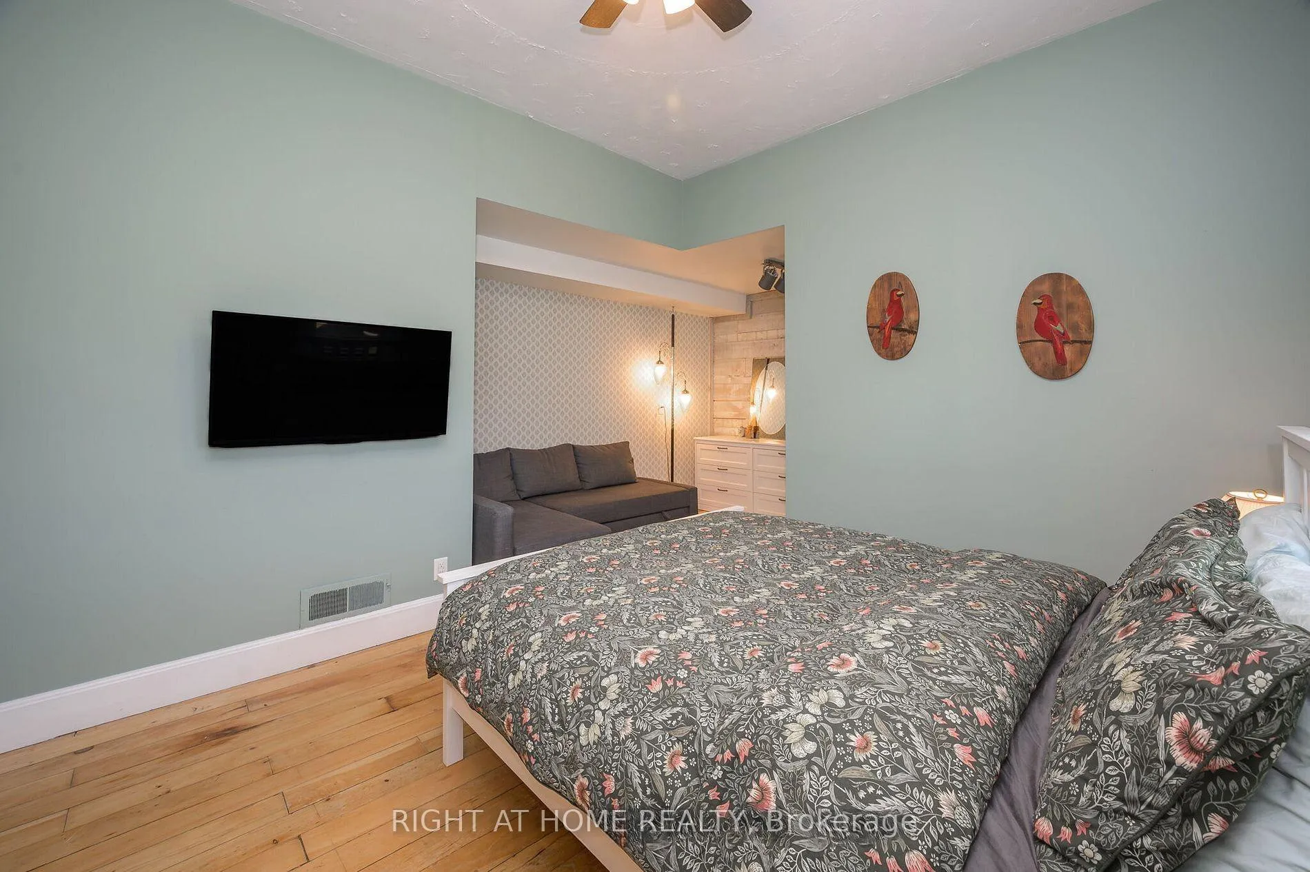 Photo 11 of 3318 Dundas Street, Burlington, Headon — HOMEH