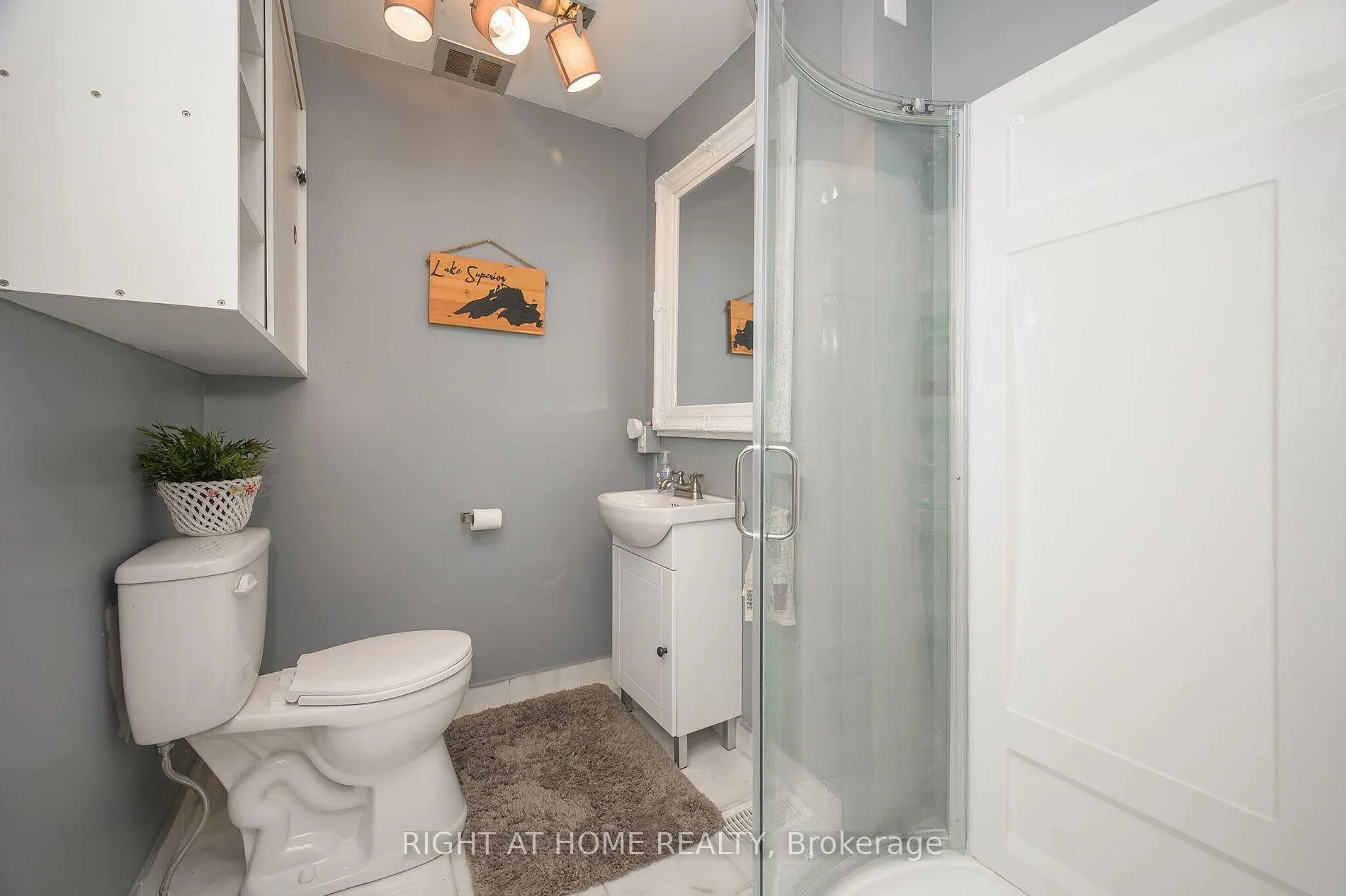 Photo 13 of 3318 Dundas Street, Burlington, Headon — HOMEH
