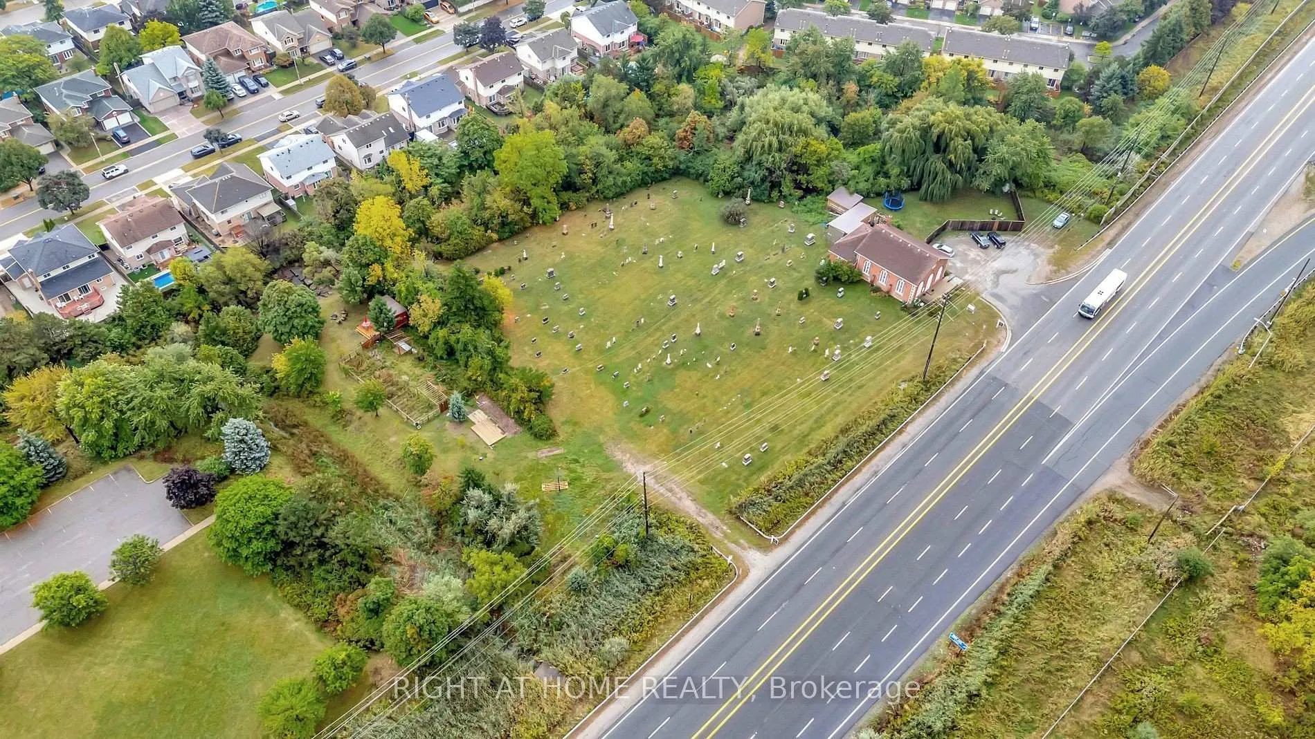 Photo 32 of 3318 Dundas Street, Burlington, Headon — HOMEH