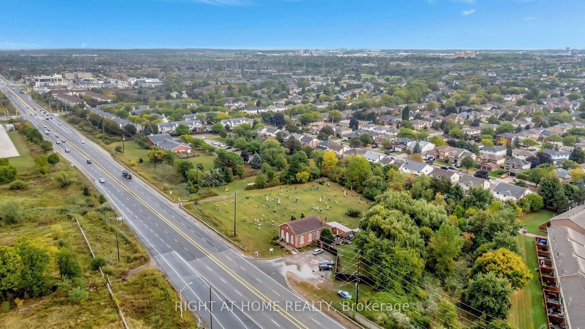 Photo 34 of 3318 Dundas Street, Burlington, Headon — HOMEH