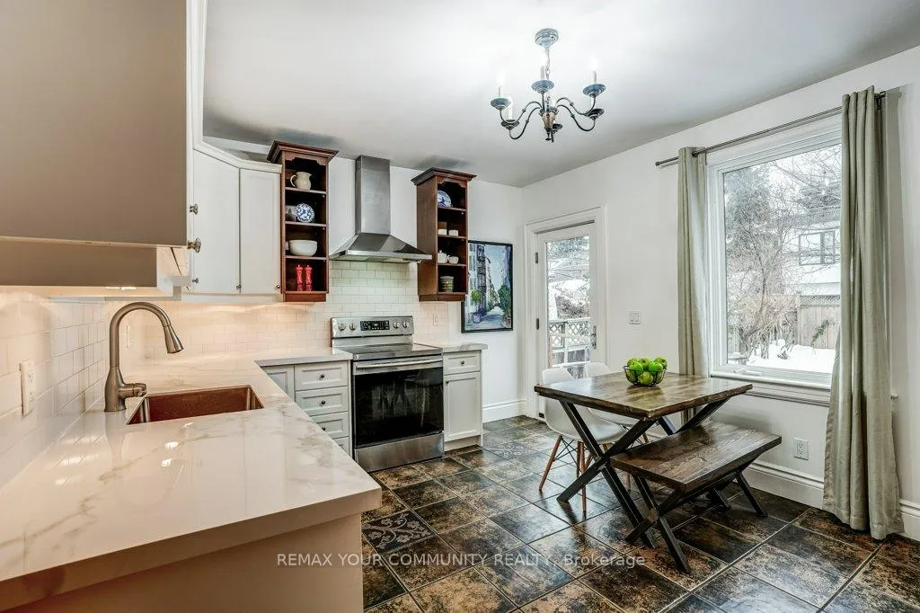 Photo 9 of 11 1/2 Sparkhall Avenue, Toronto, North Riverdale — HOMEH