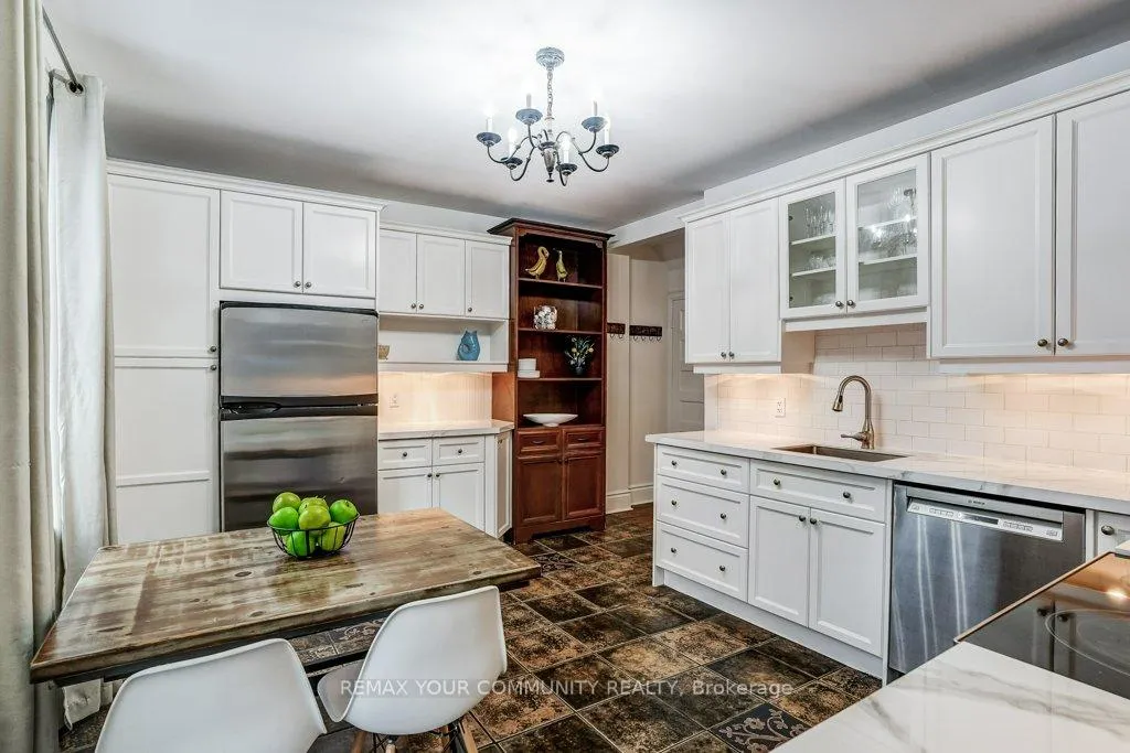 Photo 11 of 11 1/2 Sparkhall Avenue, Toronto, North Riverdale — HOMEH