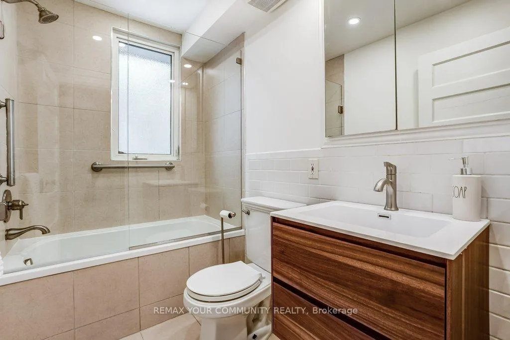 Photo 13 of 11 1/2 Sparkhall Avenue, Toronto, North Riverdale — HOMEH