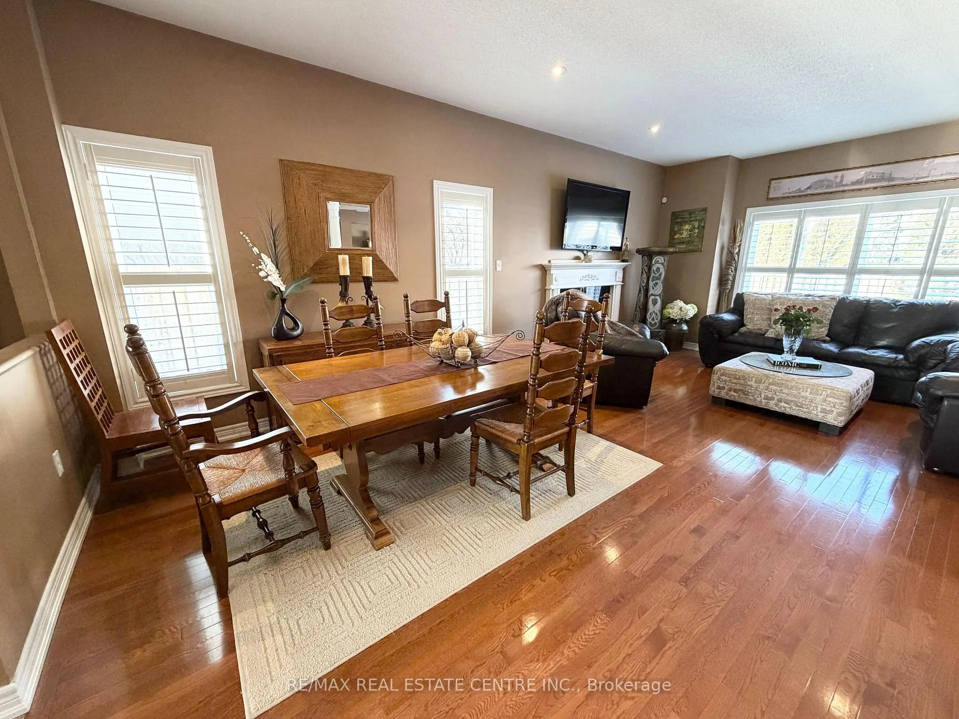 Photo 6 of 500 Stonehenge Drive, Hamilton, Meadowlands — HOMEH
