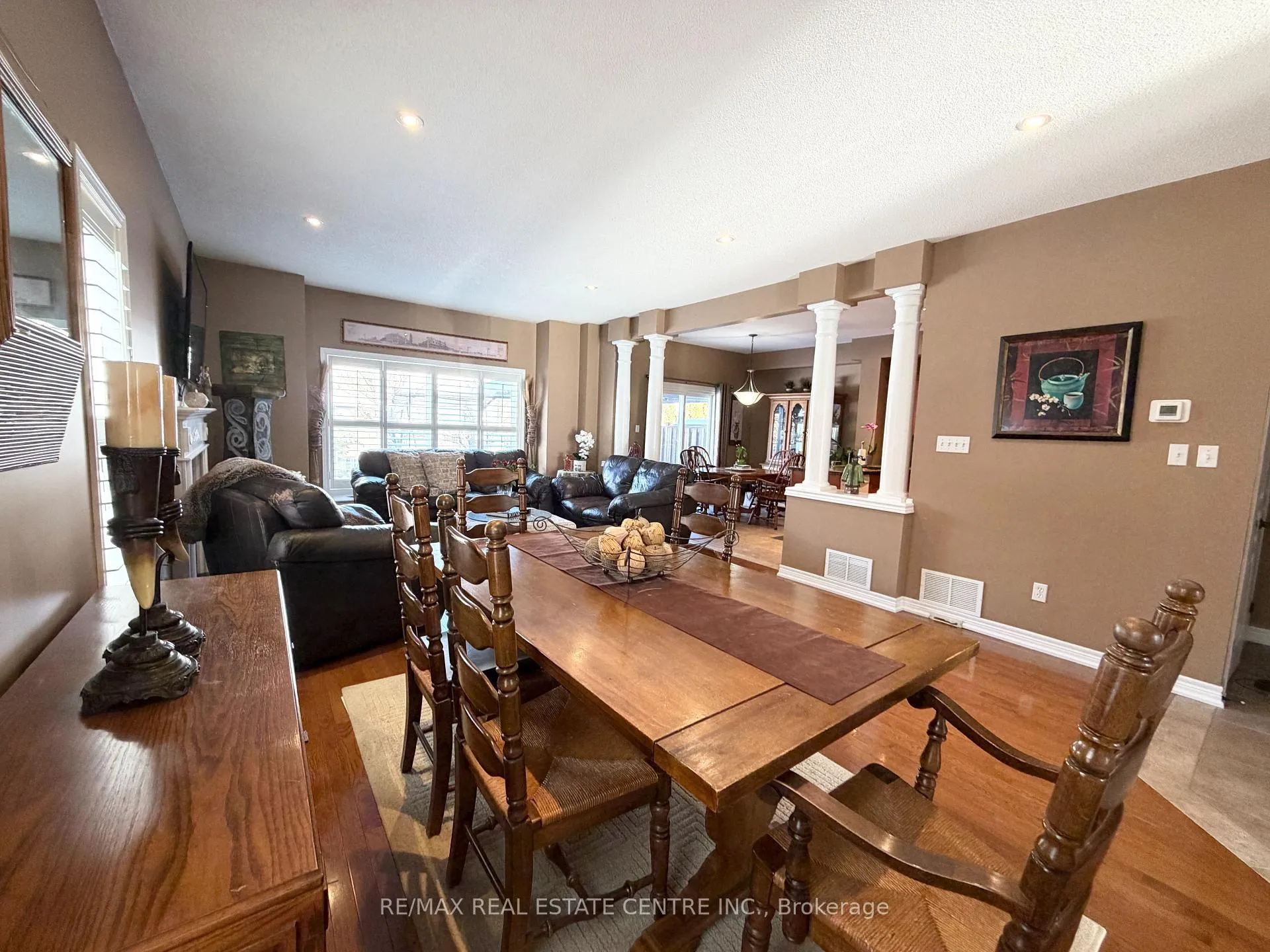 Photo 7 of 500 Stonehenge Drive, Hamilton, Meadowlands — HOMEH