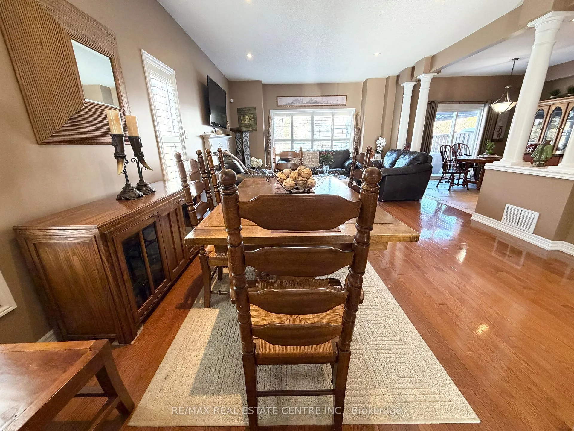 Photo 8 of 500 Stonehenge Drive, Hamilton, Meadowlands — HOMEH