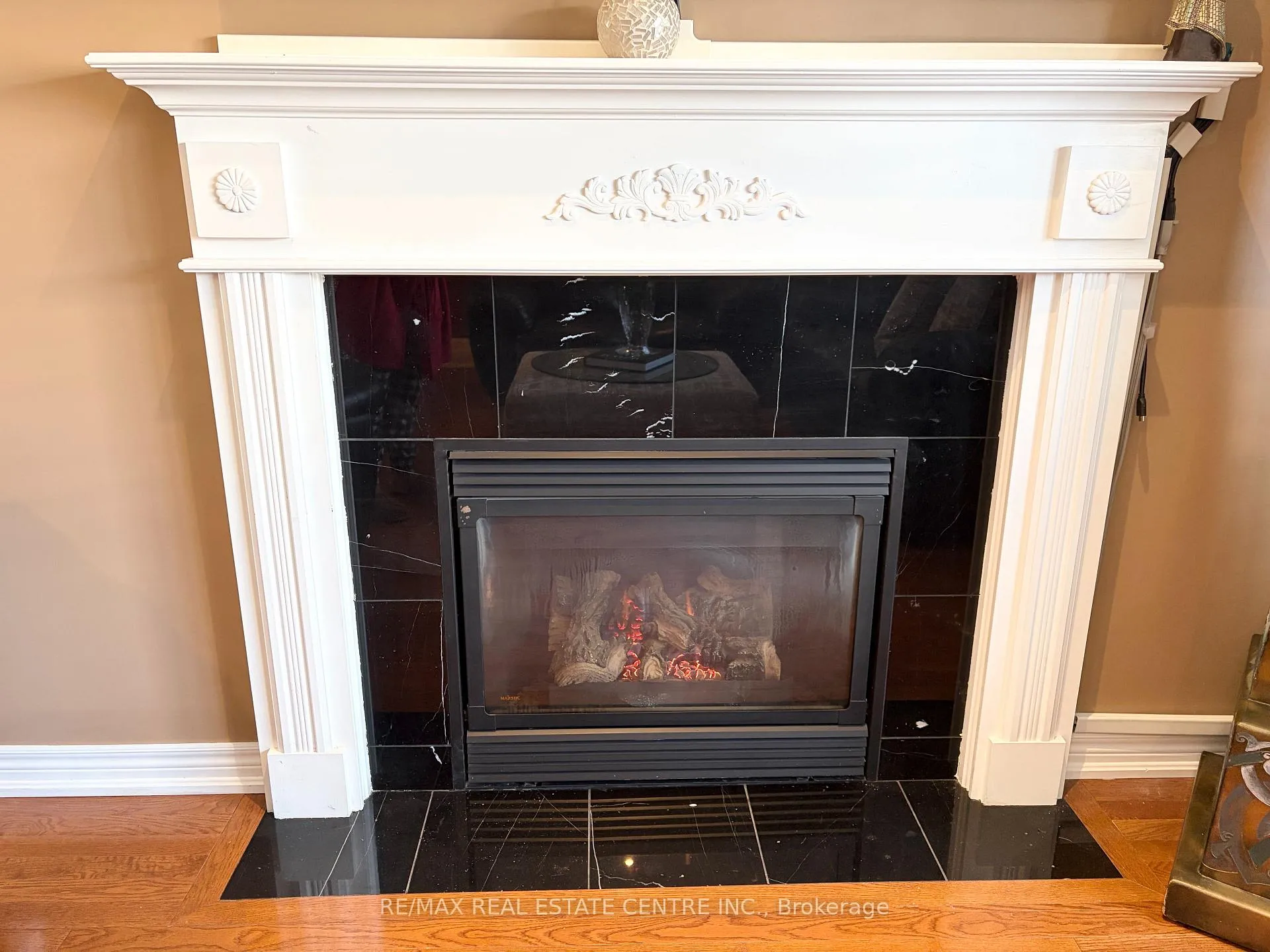 Photo 11 of 500 Stonehenge Drive, Hamilton, Meadowlands — HOMEH