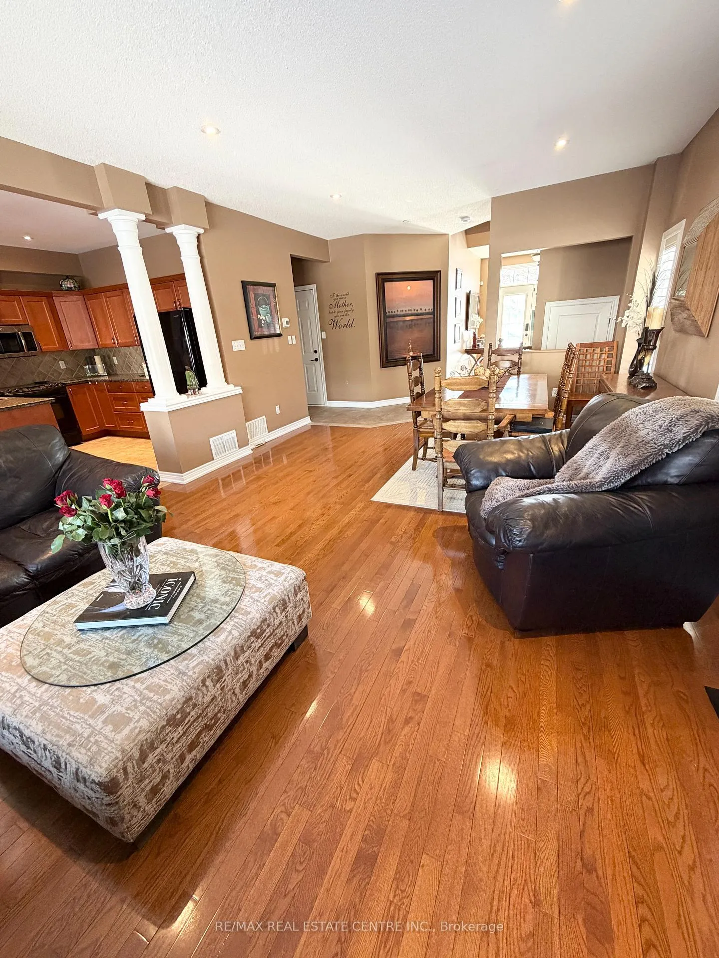 Photo 12 of 500 Stonehenge Drive, Hamilton, Meadowlands — HOMEH