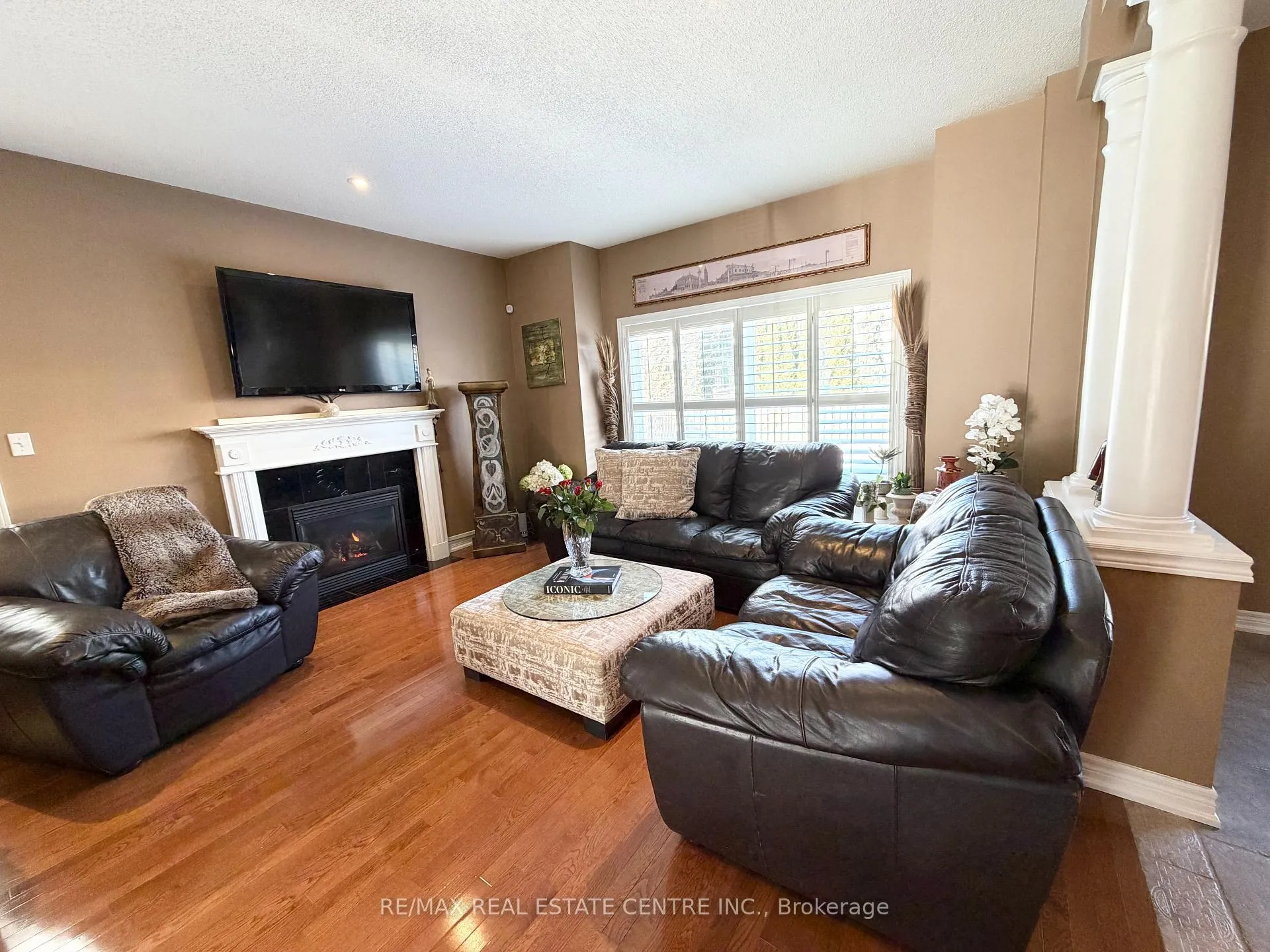 Photo 14 of 500 Stonehenge Drive, Hamilton, Meadowlands — HOMEH