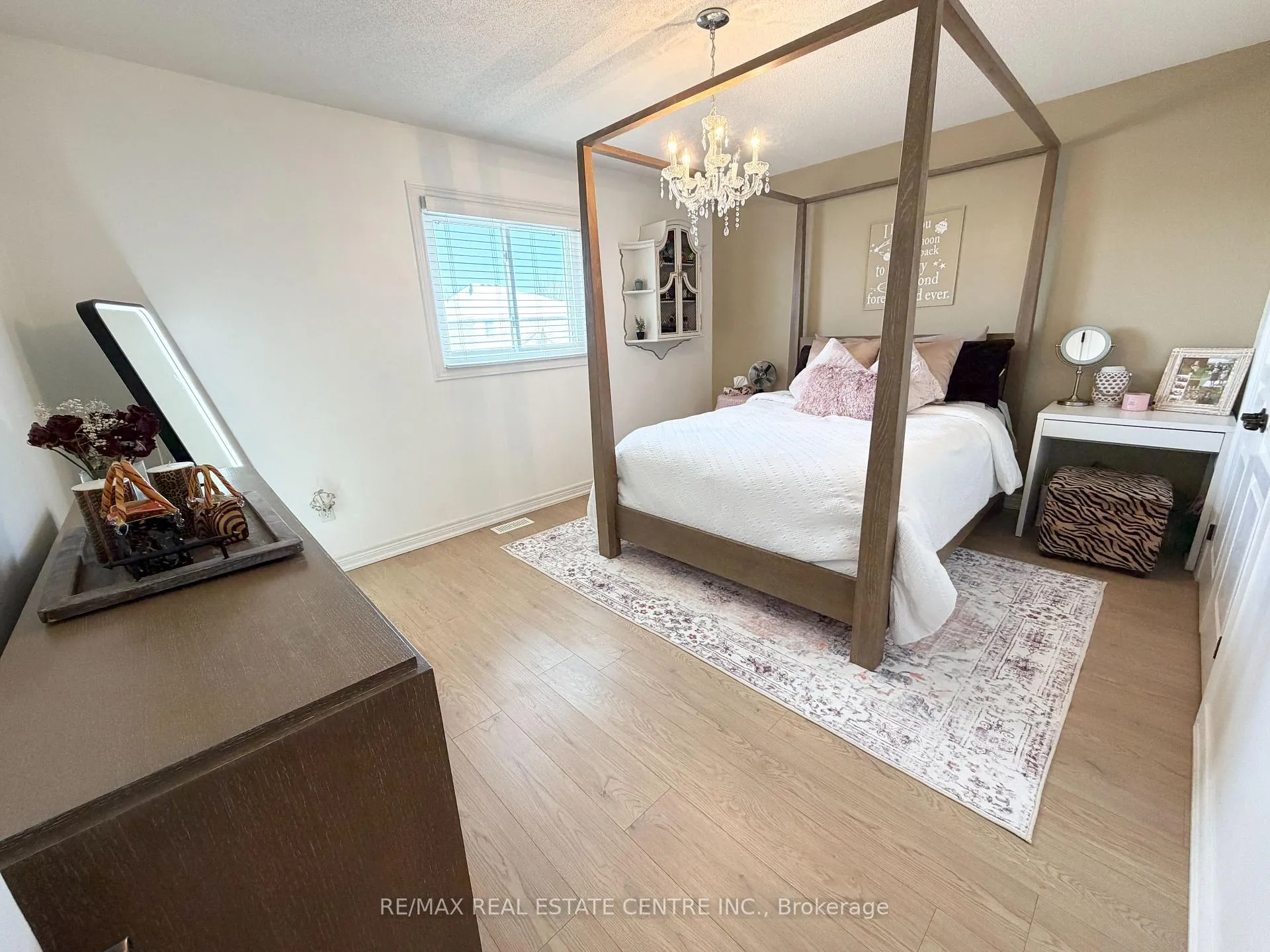 Photo 22 of 500 Stonehenge Drive, Hamilton, Meadowlands — HOMEH