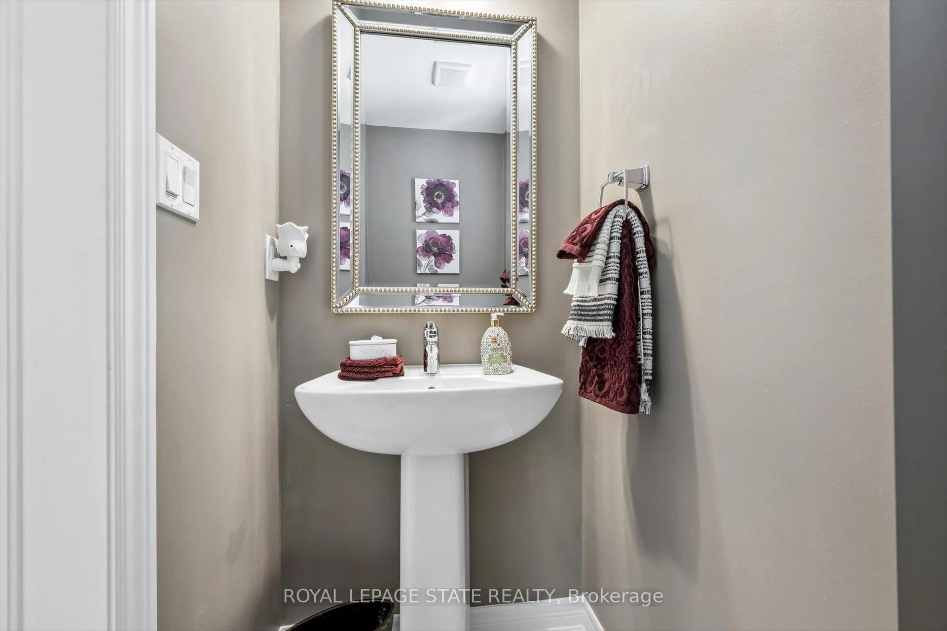 Photo 16 of 1383 Farmstead Drive, Milton, Ford — HOMEH