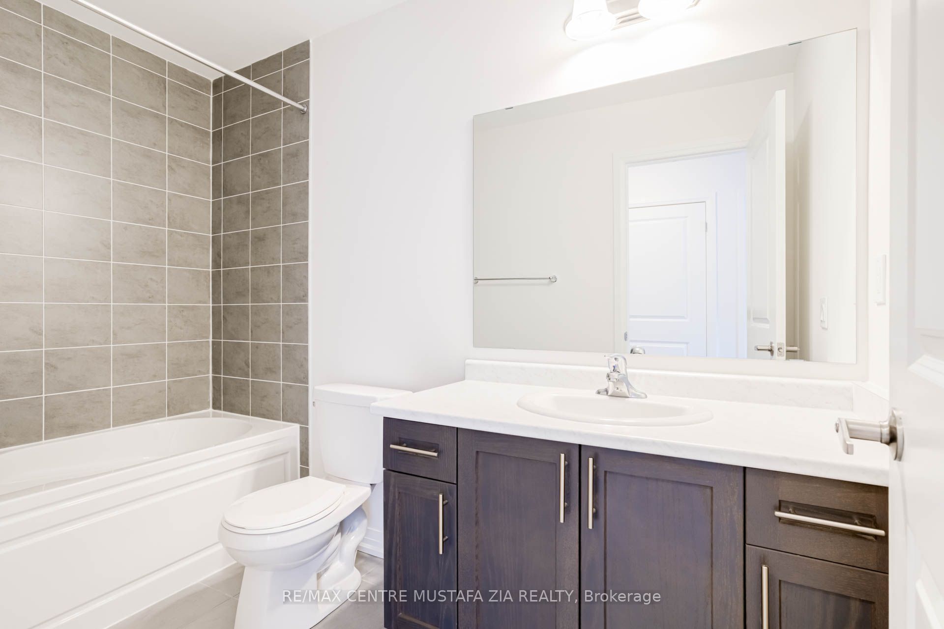 Photo 33 of Unit 37, 474 Provident Way, Hamilton, Mount Hope — HOMEH