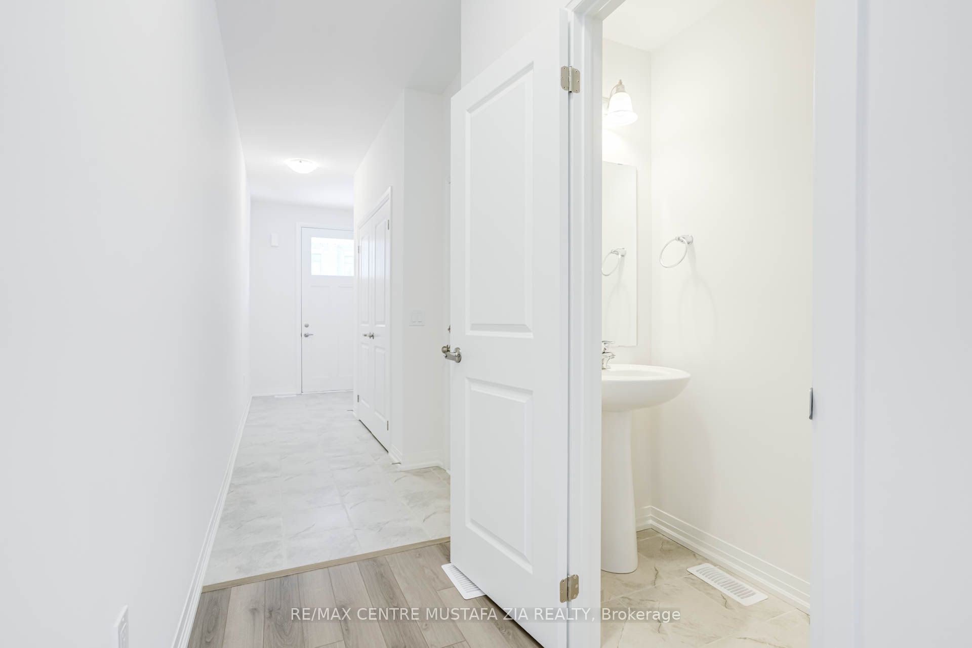 Photo 7 of Unit 37, 474 Provident Way, Hamilton, Mount Hope — HOMEH