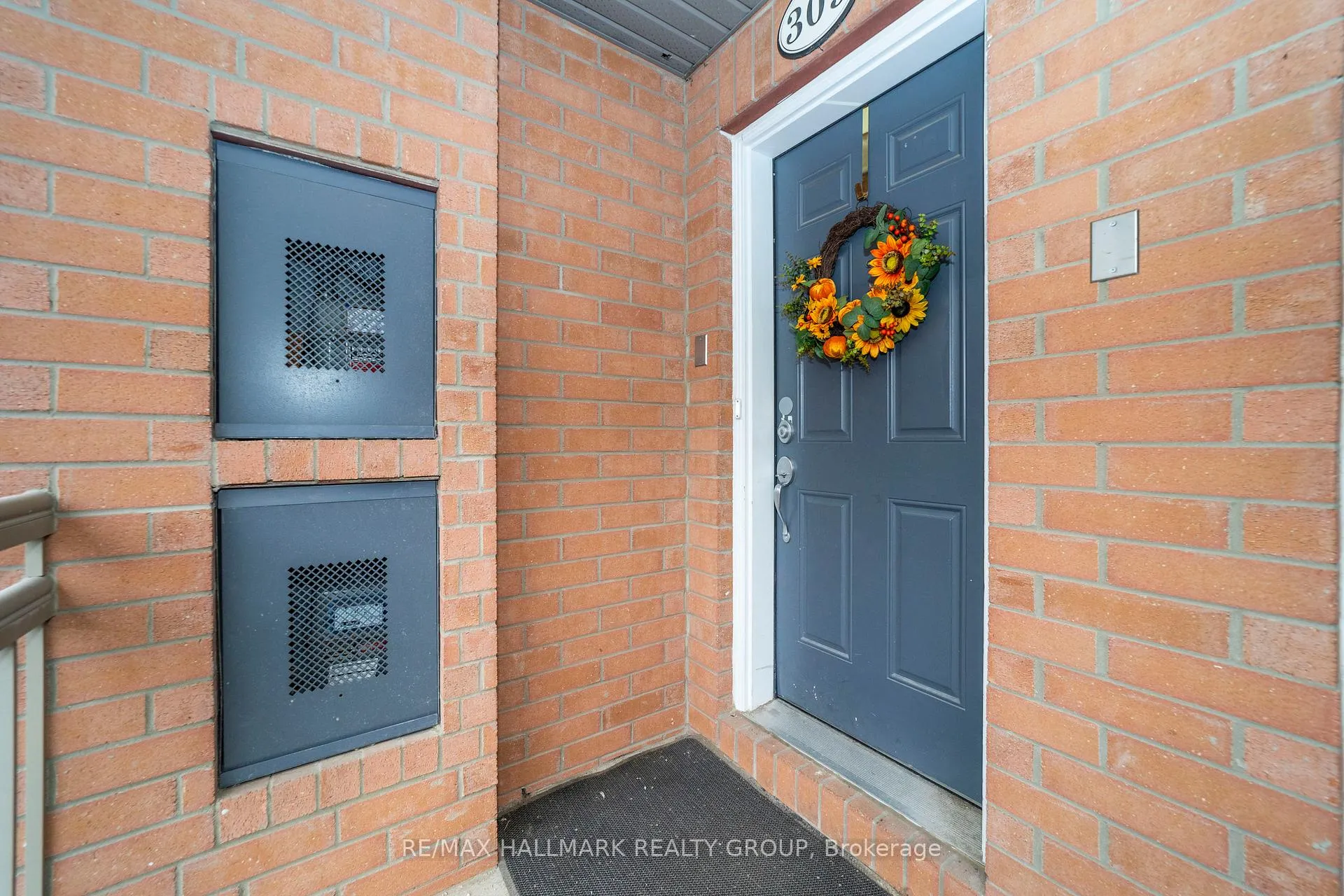 Photo 3 of 309 Galston Private, Ottawa, Mer Bleue/Bradley Estates/Anderson Park — HOMEH