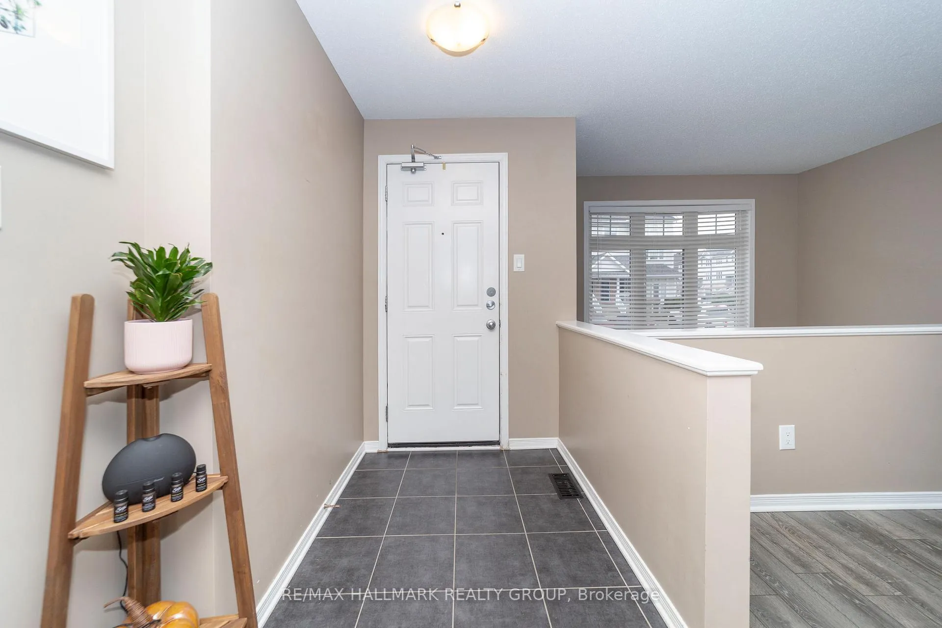 Photo 4 of 309 Galston Private, Ottawa, Mer Bleue/Bradley Estates/Anderson Park — HOMEH
