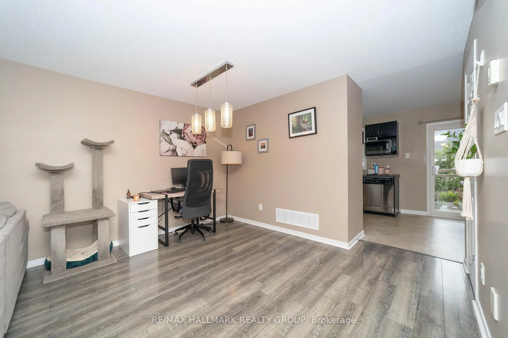 Photo 8 of 309 Galston Private, Ottawa, Mer Bleue/Bradley Estates/Anderson Park — HOMEH