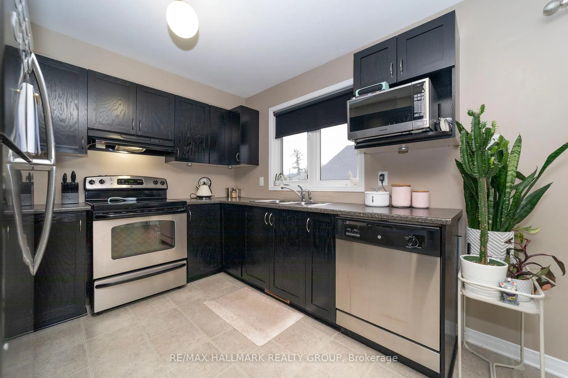 Photo 10 of 309 Galston Private, Ottawa, Mer Bleue/Bradley Estates/Anderson Park — HOMEH