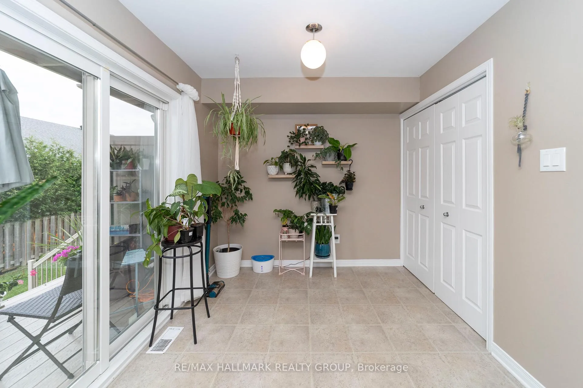 Photo 12 of 309 Galston Private, Ottawa, Mer Bleue/Bradley Estates/Anderson Park — HOMEH