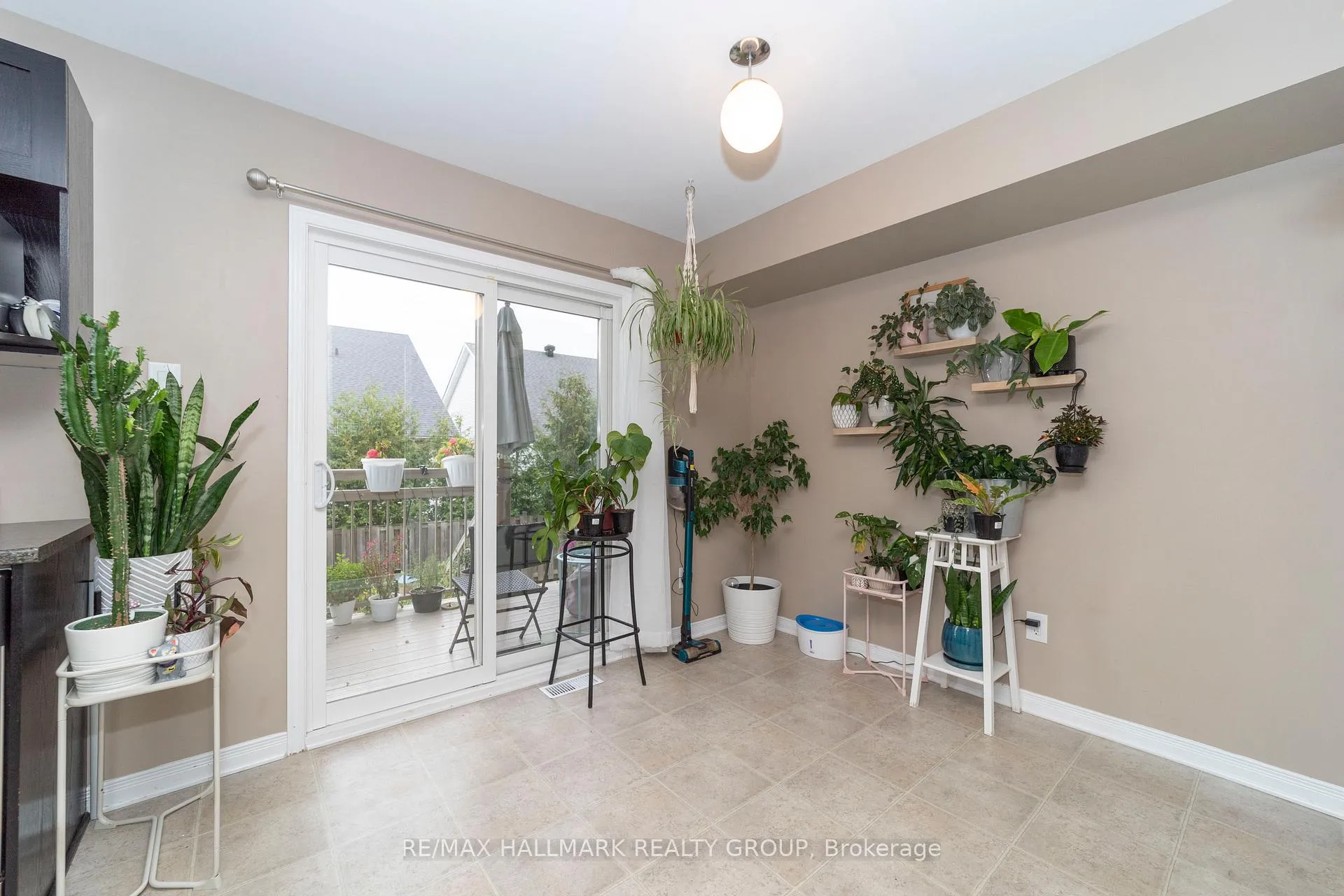 Photo 13 of 309 Galston Private, Ottawa, Mer Bleue/Bradley Estates/Anderson Park — HOMEH