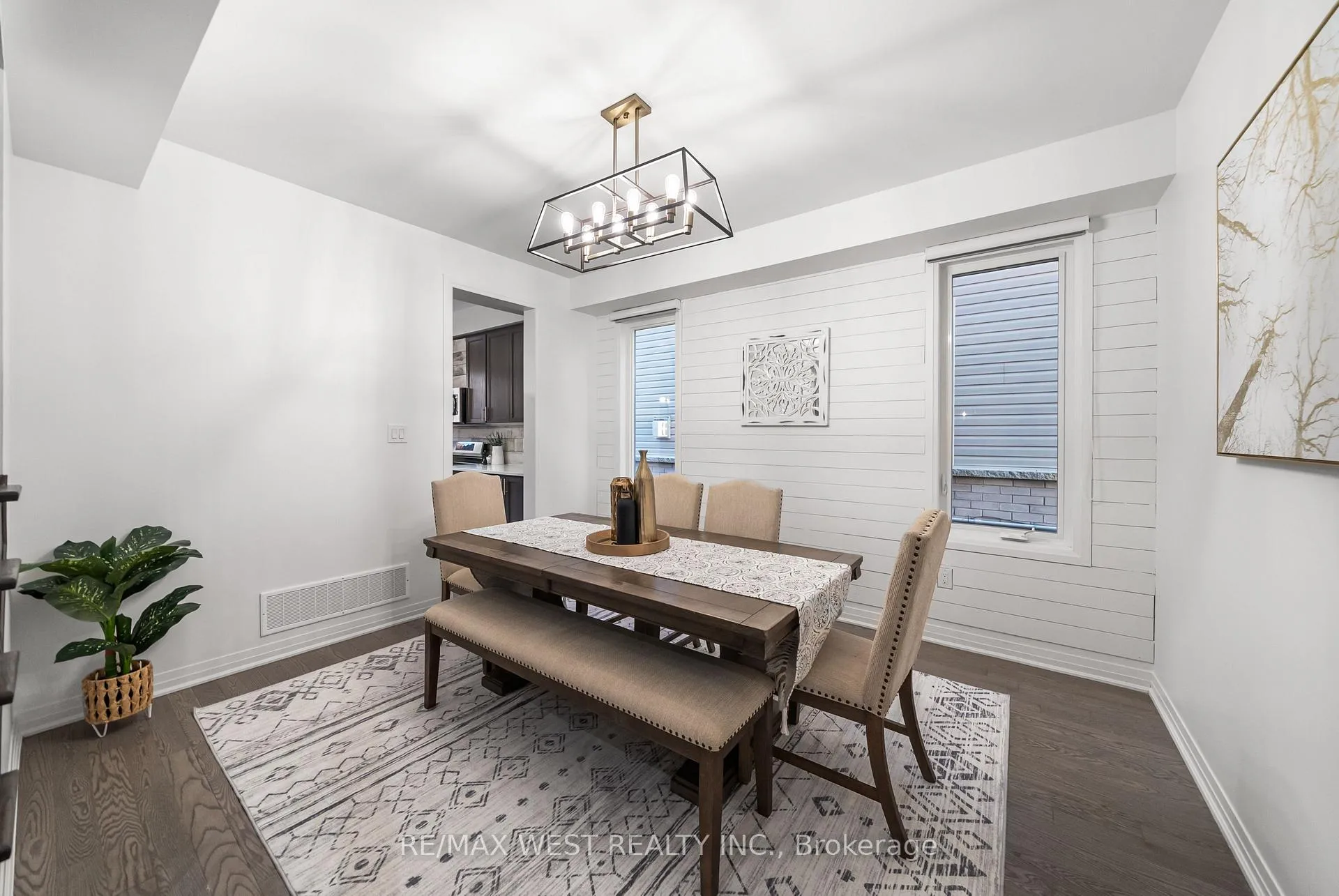 Photo 6 of 15 Larkin Lane, Clarington, Bowmanville — HOMEH