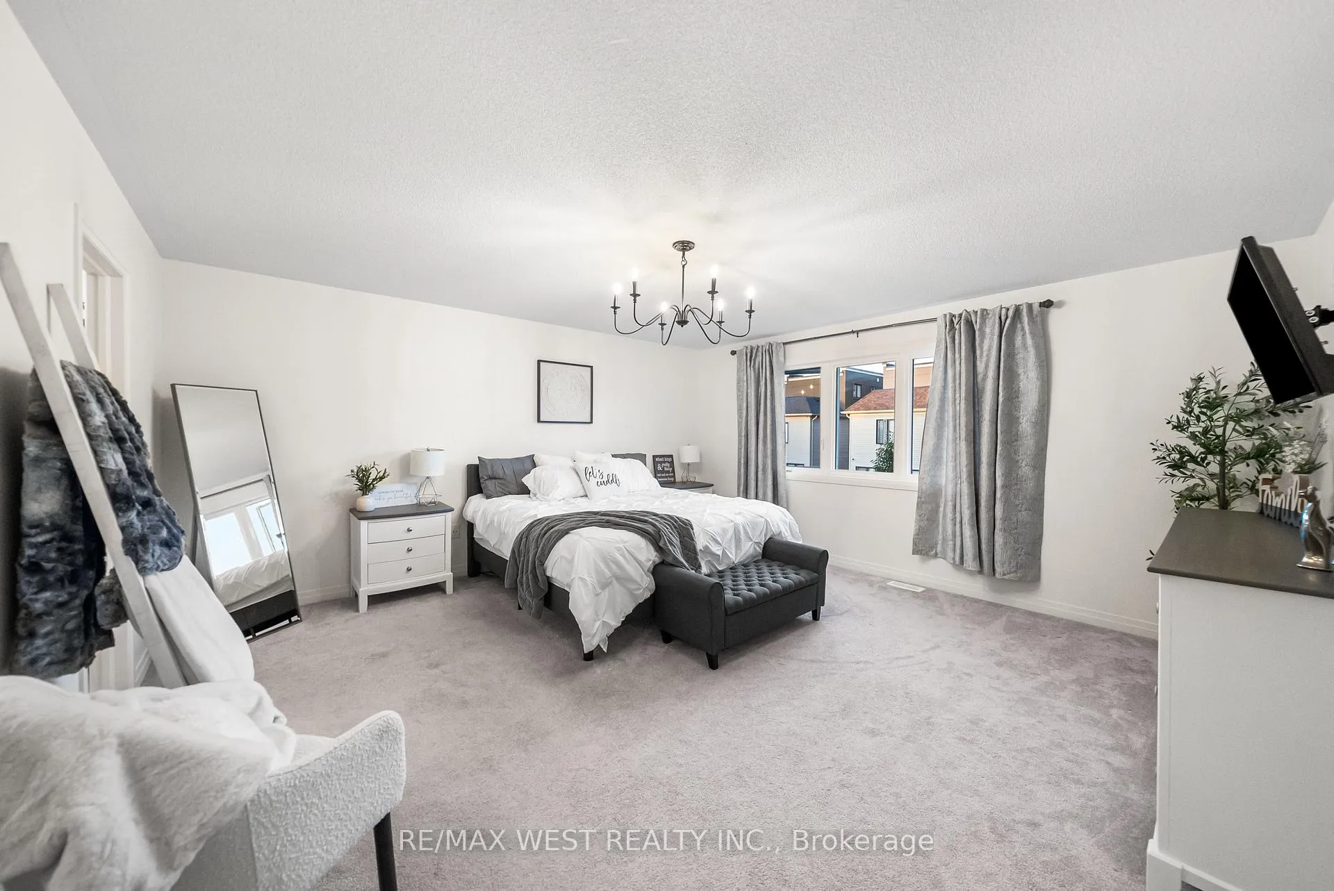 Photo 9 of 15 Larkin Lane, Clarington, Bowmanville — HOMEH