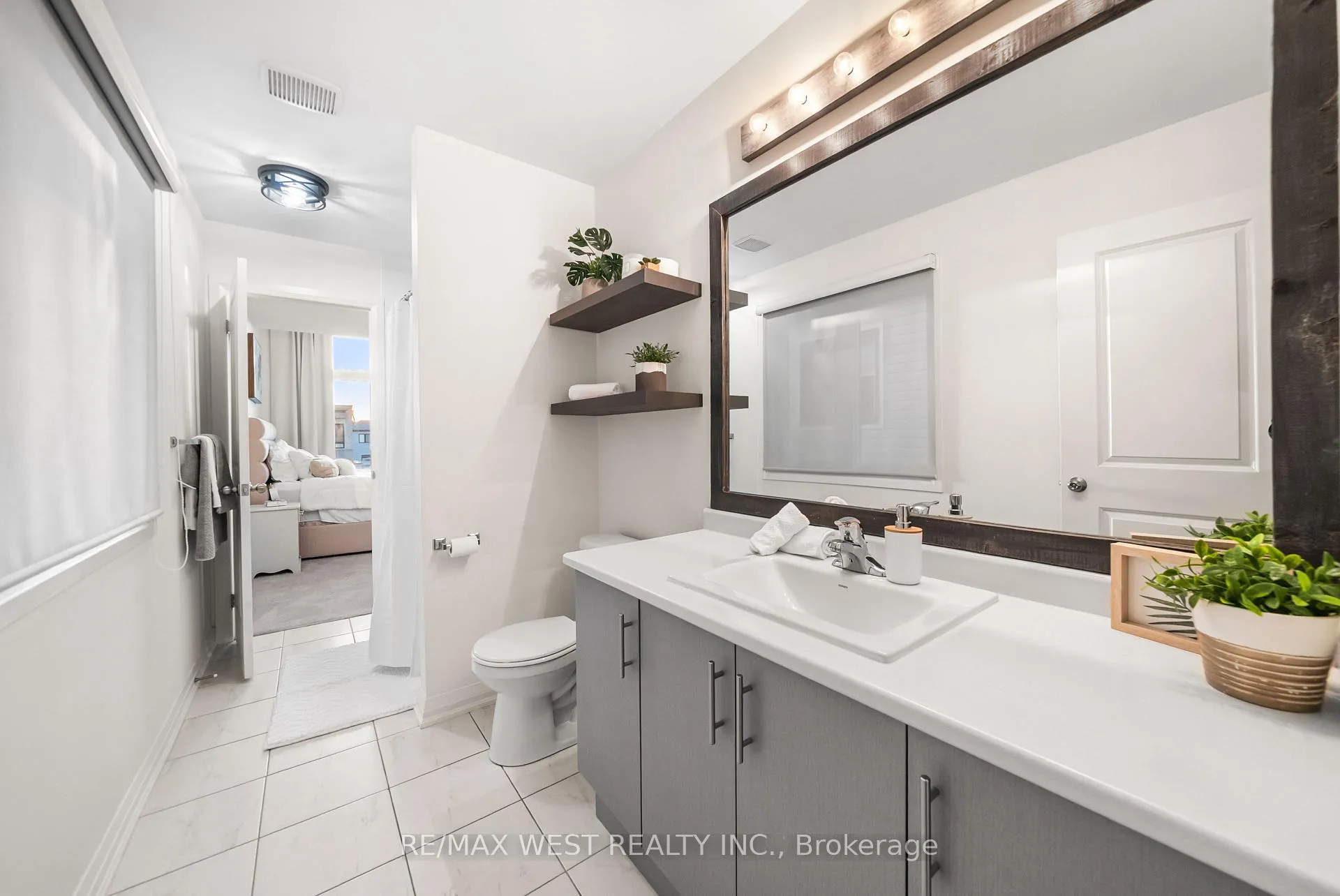 Photo 12 of 15 Larkin Lane, Clarington, Bowmanville — HOMEH