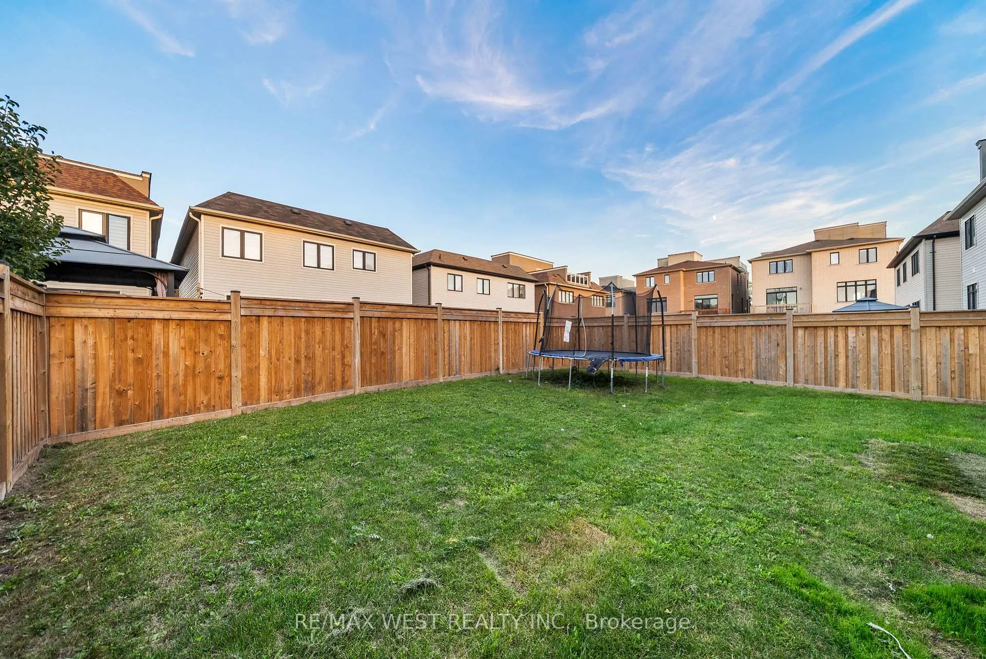 Photo 16 of 15 Larkin Lane, Clarington, Bowmanville — HOMEH