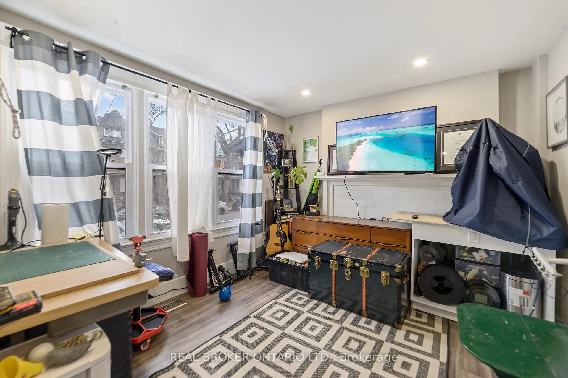 Photo 8 of 29 Gibson Avenue, Hamilton, Gibson — HOMEH