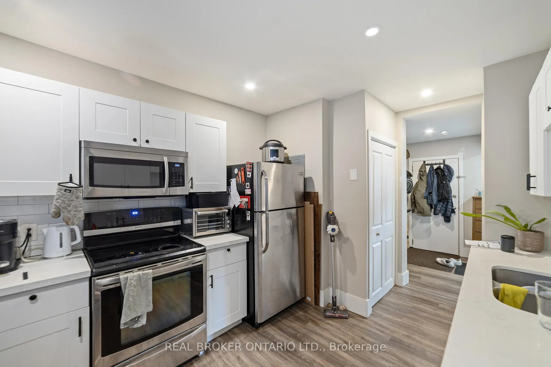 Photo 12 of 29 Gibson Avenue, Hamilton, Gibson — HOMEH