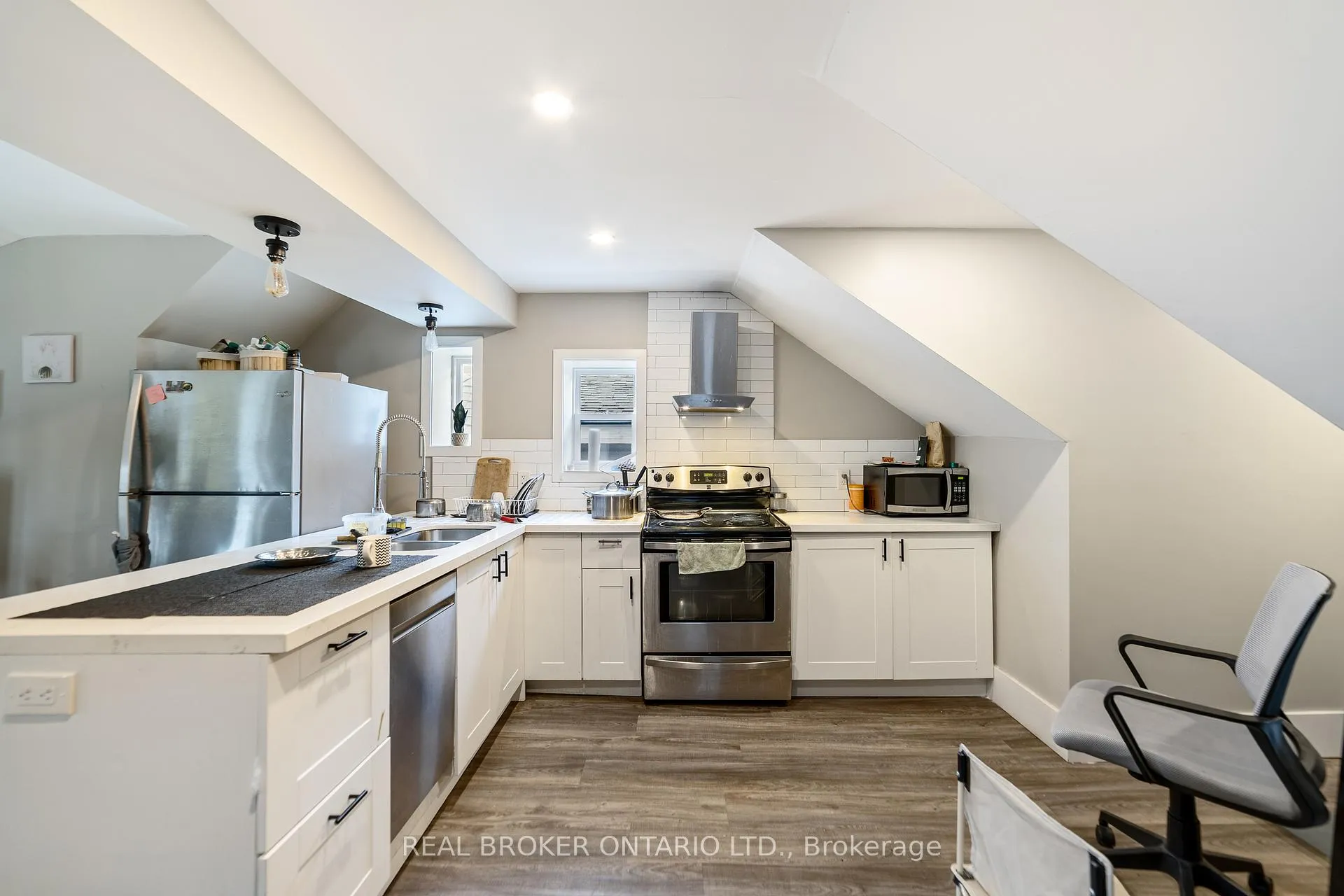 Photo 14 of 29 Gibson Avenue, Hamilton, Gibson — HOMEH