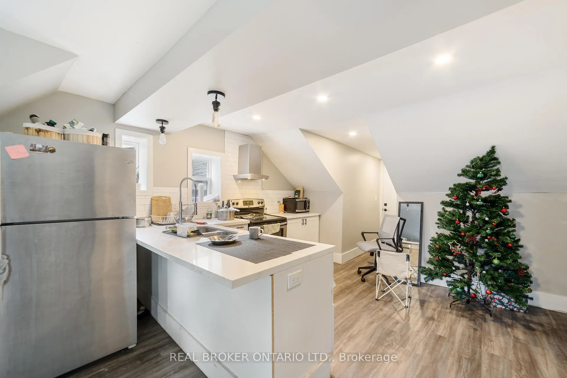 Photo 15 of 29 Gibson Avenue, Hamilton, Gibson — HOMEH
