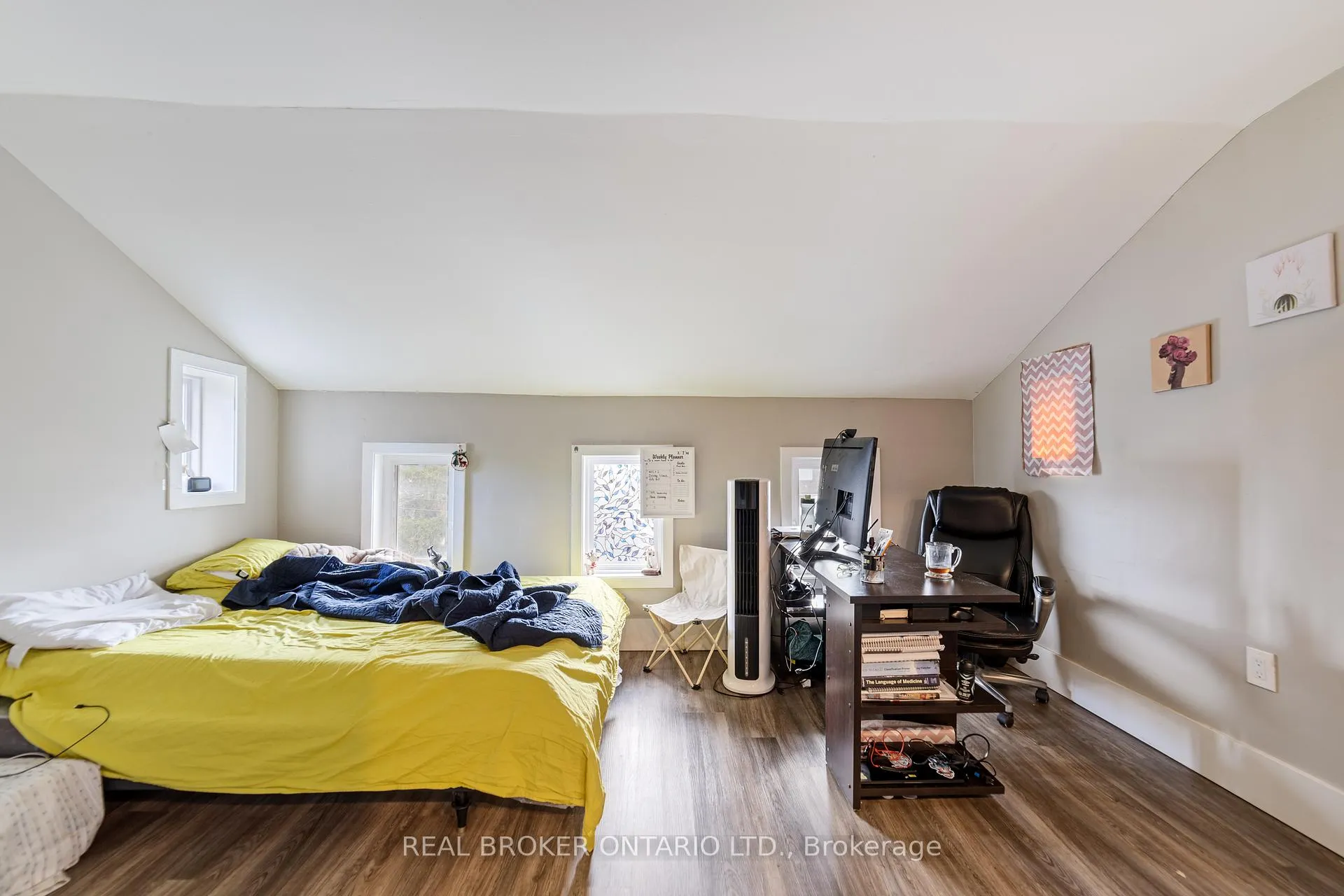 Photo 17 of 29 Gibson Avenue, Hamilton, Gibson — HOMEH