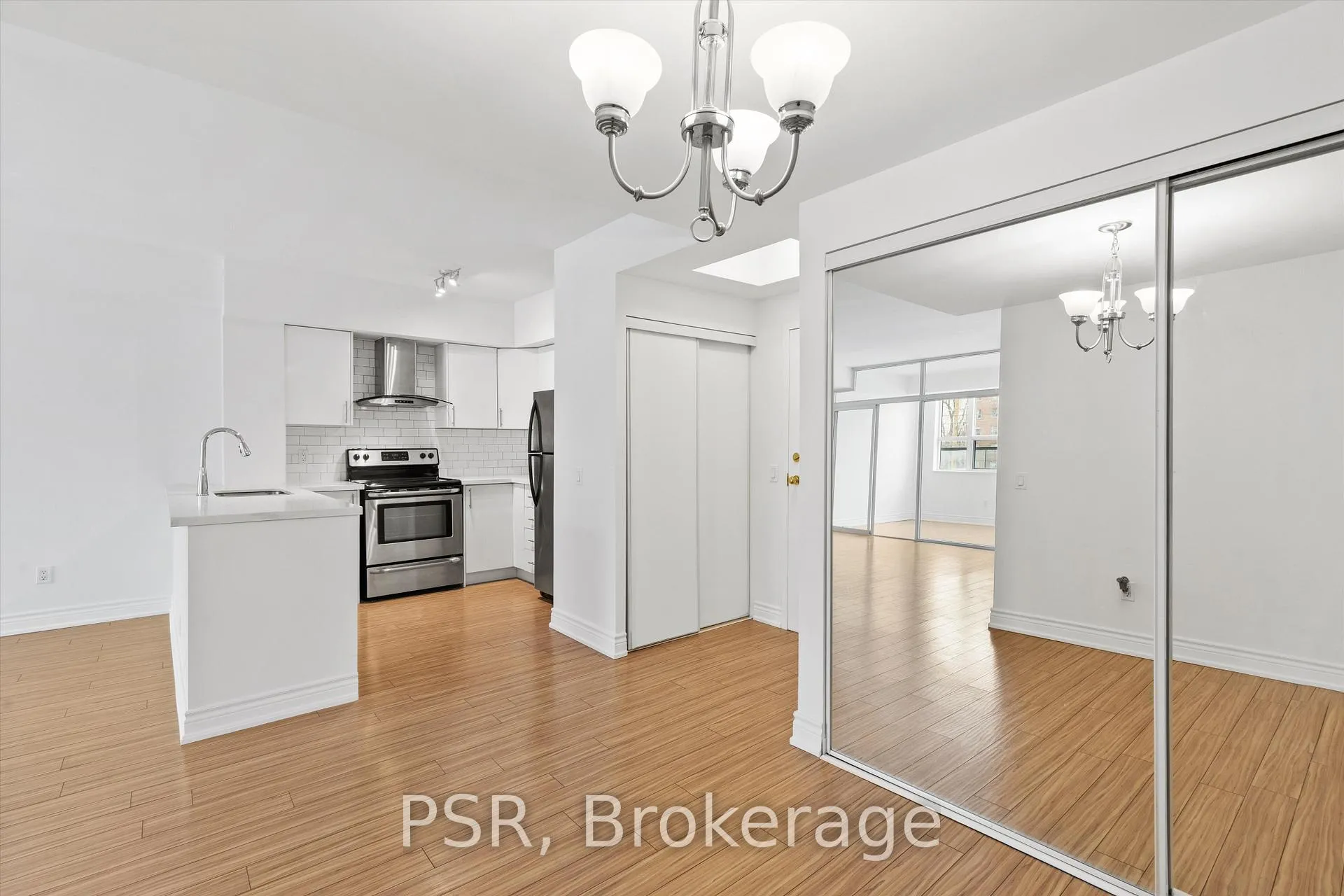 Photo 7 of Unit 103, 7378 Yonge Street, Vaughan, Crestwood-Springfarm-Yorkhill — HOMEH