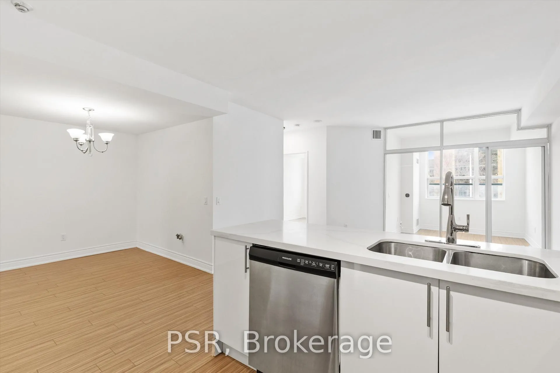 Photo 11 of Unit 103, 7378 Yonge Street, Vaughan, Crestwood-Springfarm-Yorkhill — HOMEH