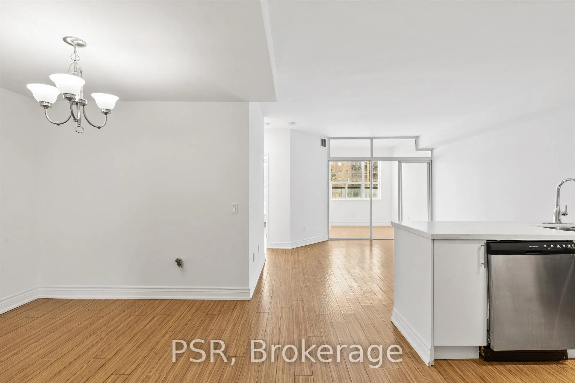 Photo 12 of Unit 103, 7378 Yonge Street, Vaughan, Crestwood-Springfarm-Yorkhill — HOMEH