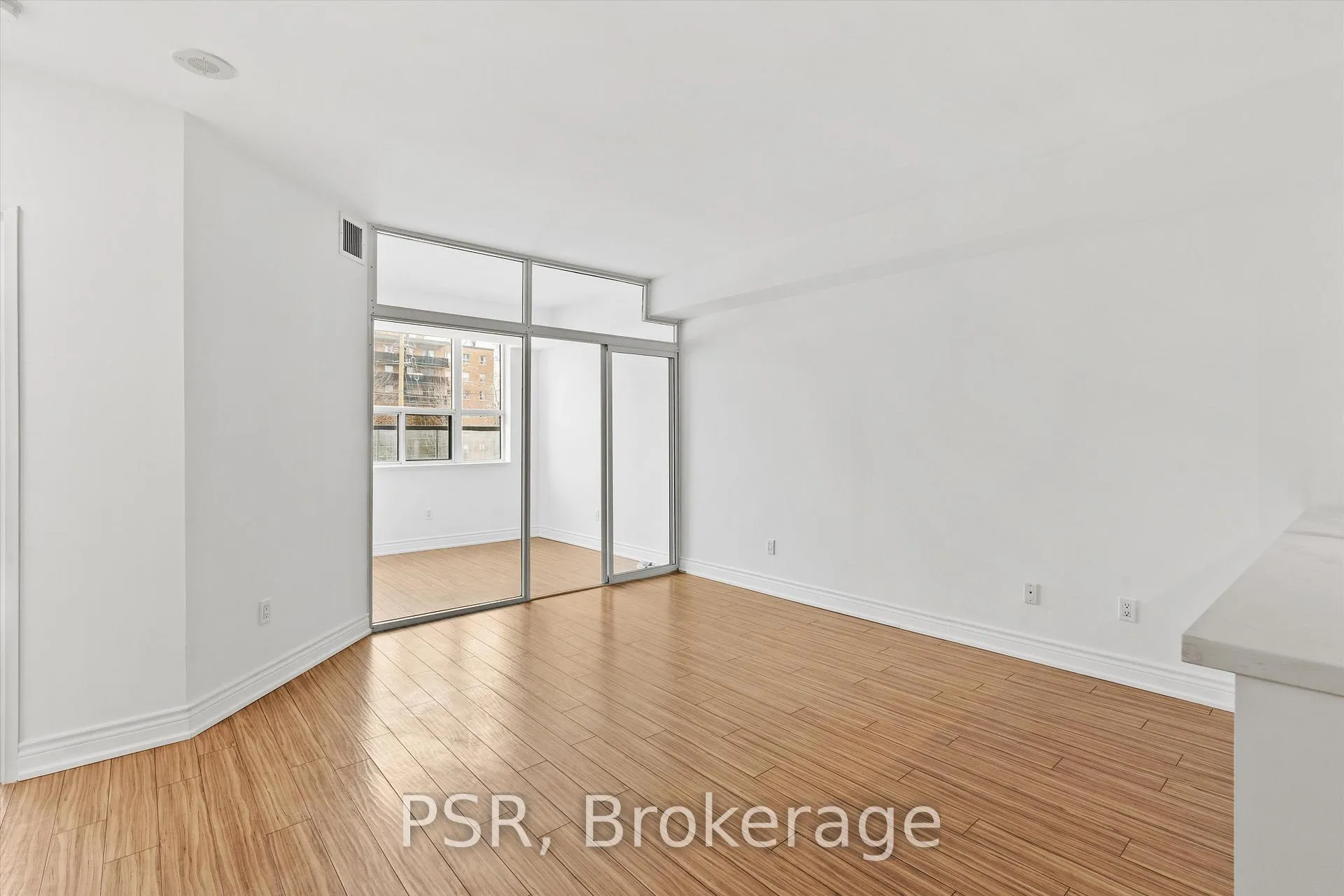 Photo 15 of Unit 103, 7378 Yonge Street, Vaughan, Crestwood-Springfarm-Yorkhill — HOMEH