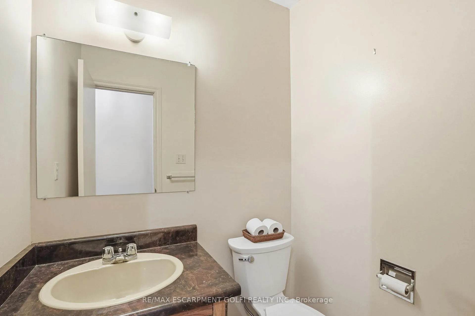 Photo 4 of 81 Highland Park Drive, Hamilton, Dundas — HOMEH