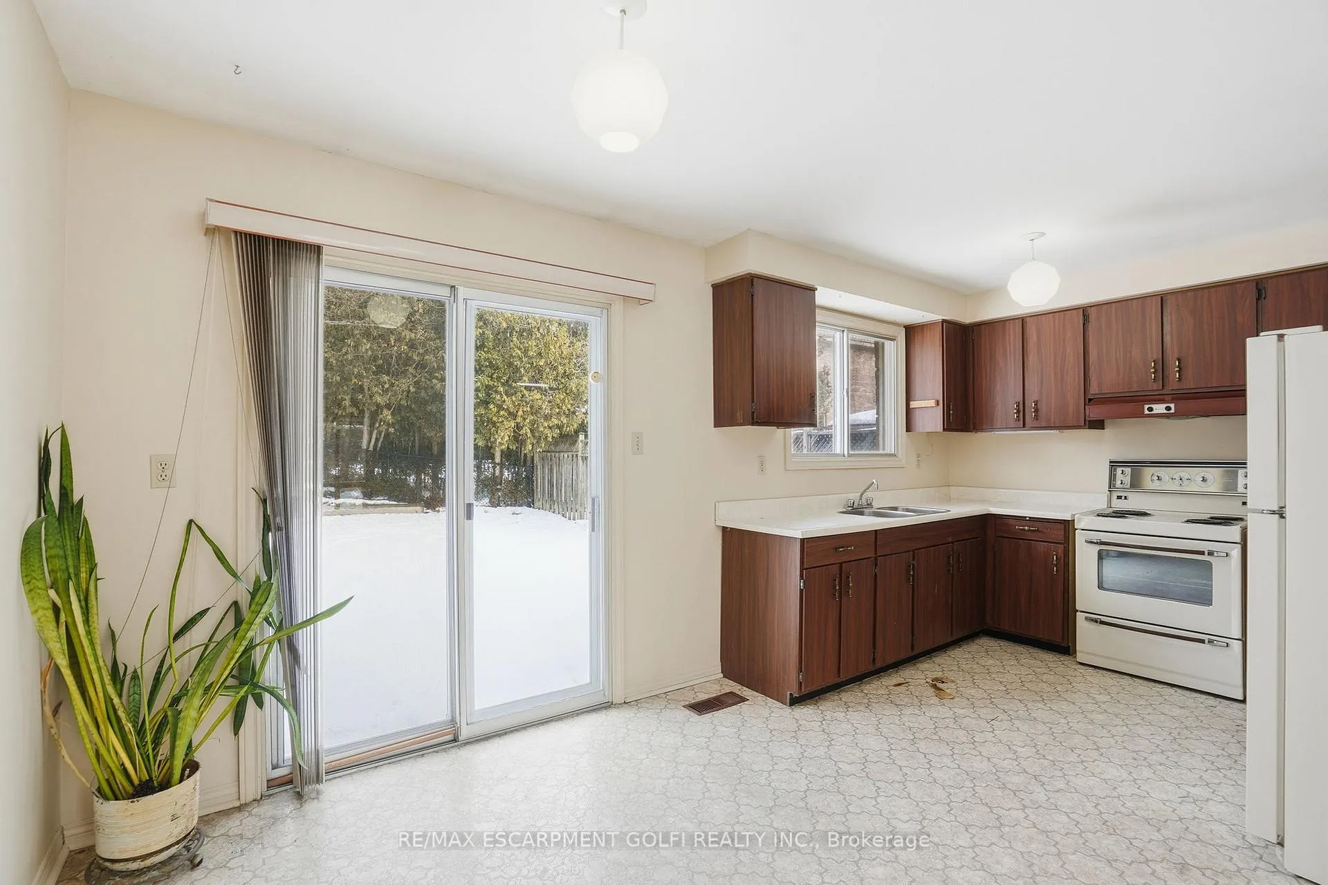 Photo 9 of 81 Highland Park Drive, Hamilton, Dundas — HOMEH