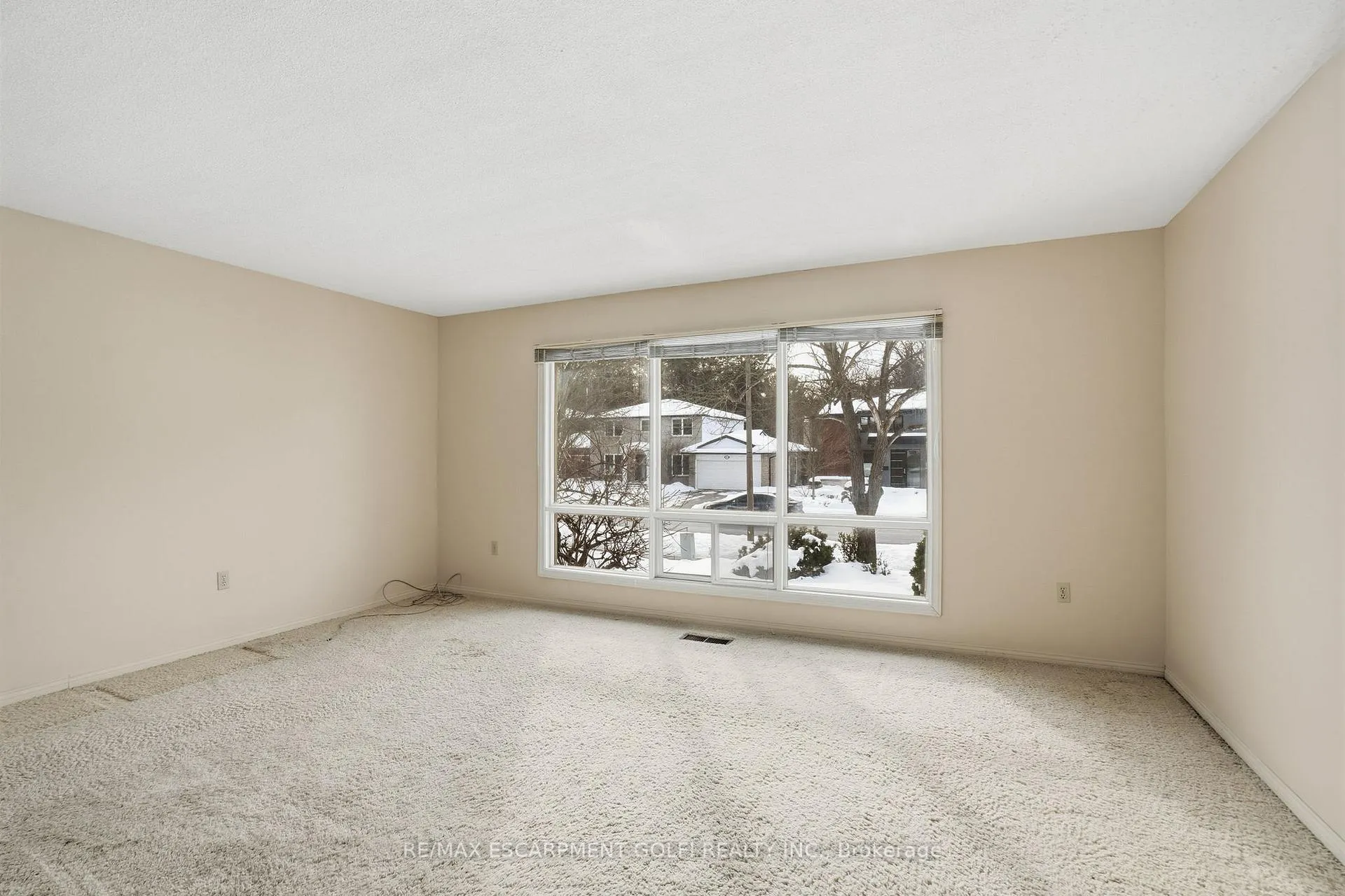 Photo 13 of 81 Highland Park Drive, Hamilton, Dundas — HOMEH