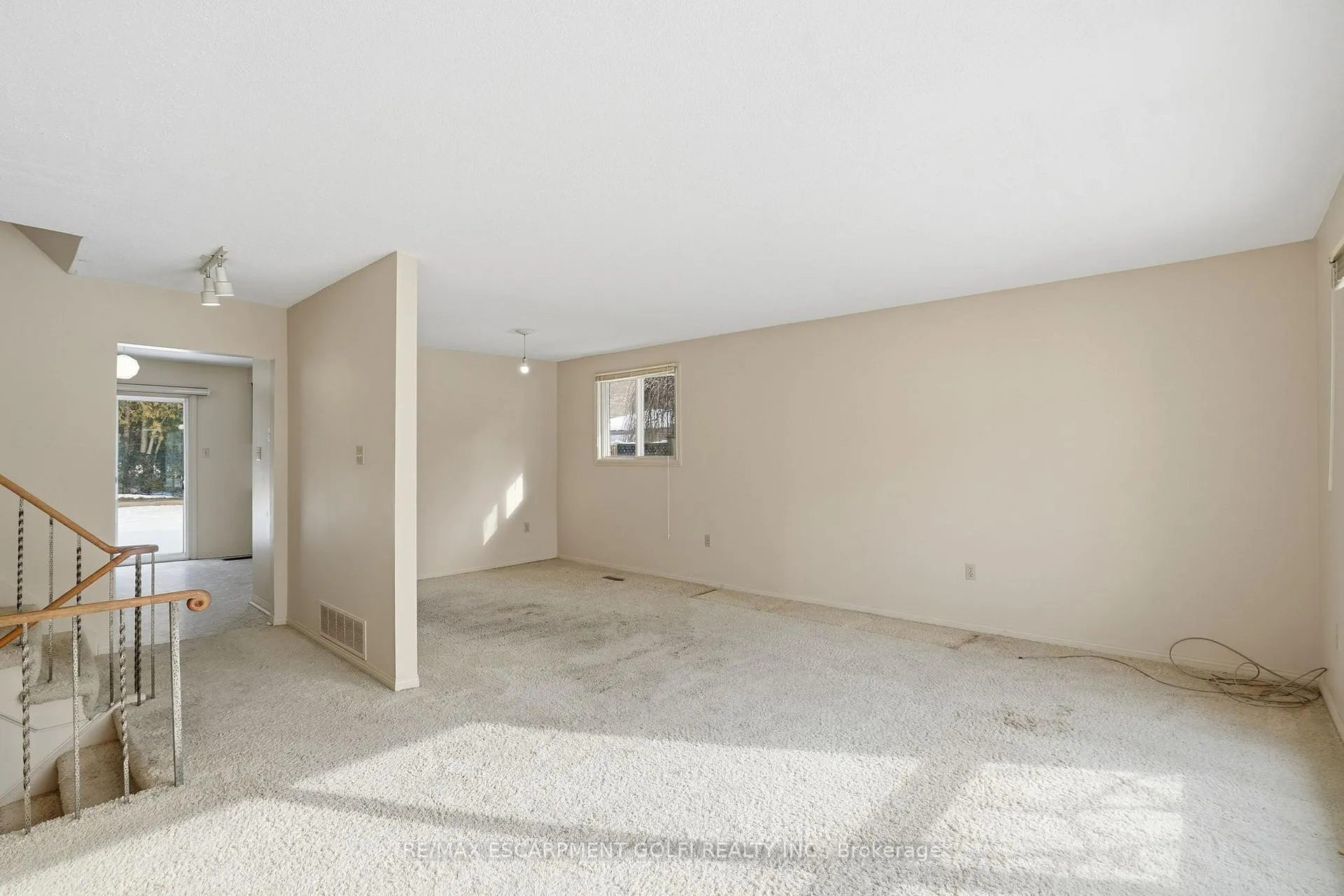 Photo 14 of 81 Highland Park Drive, Hamilton, Dundas — HOMEH