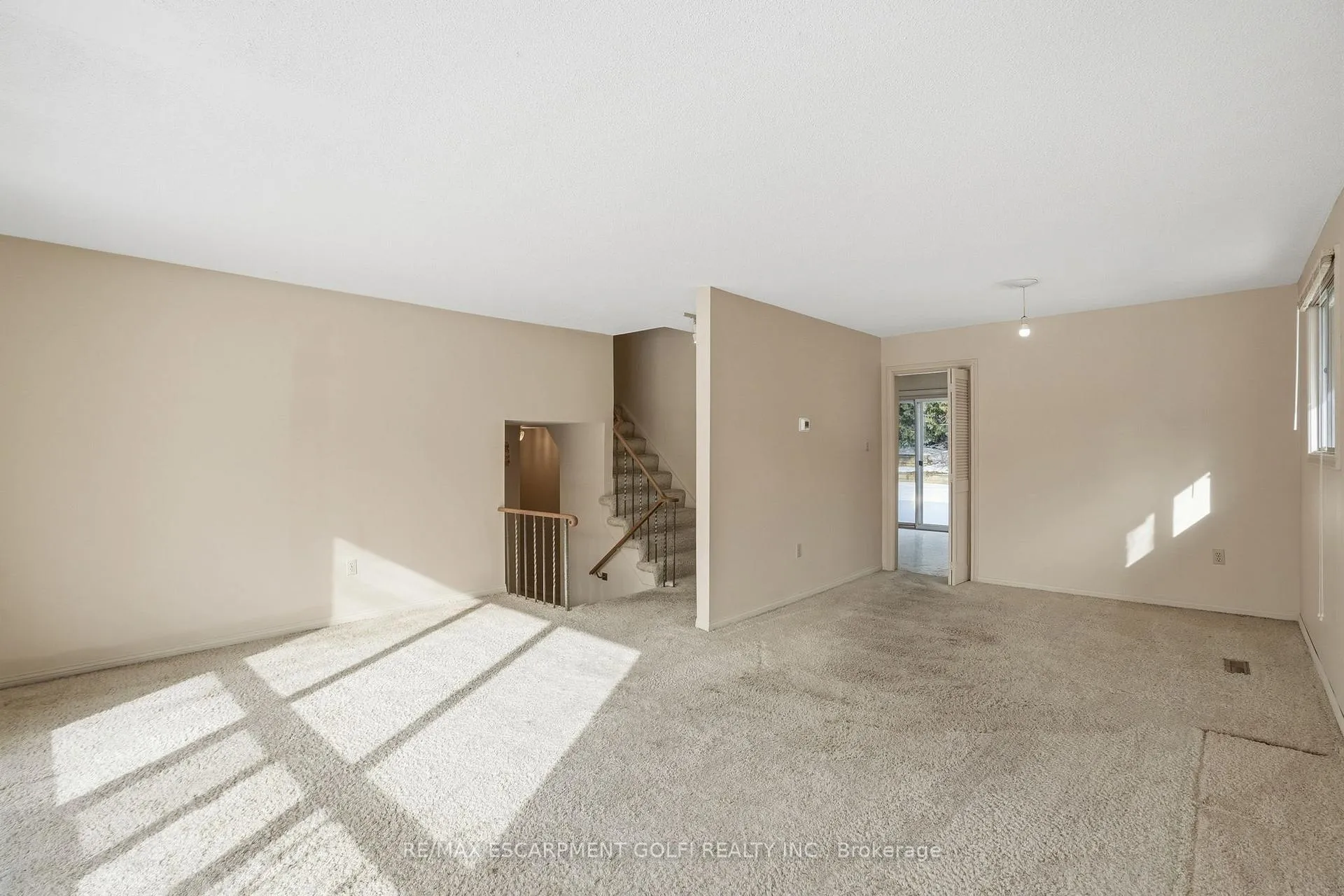 Photo 15 of 81 Highland Park Drive, Hamilton, Dundas — HOMEH