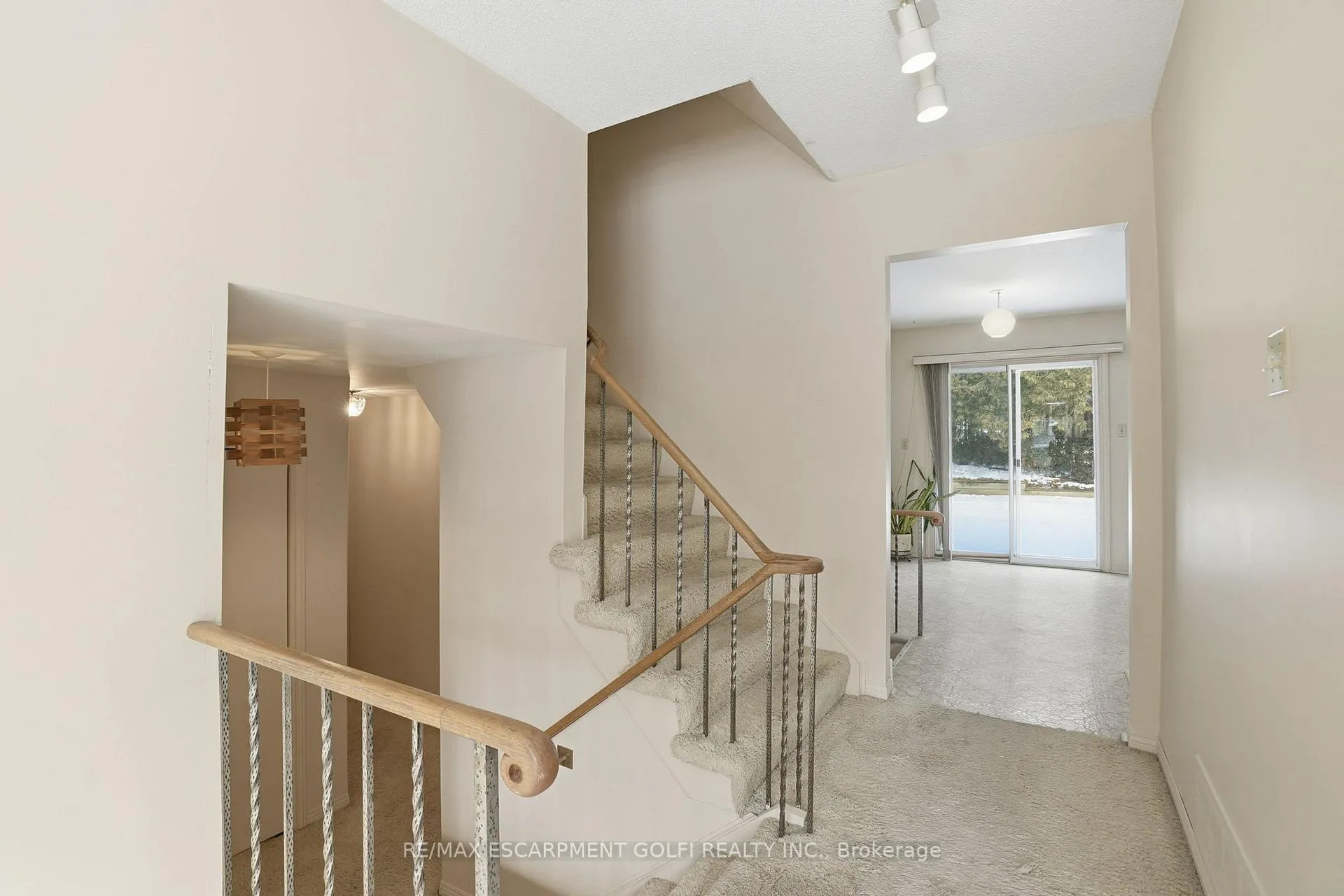 Photo 19 of 81 Highland Park Drive, Hamilton, Dundas — HOMEH