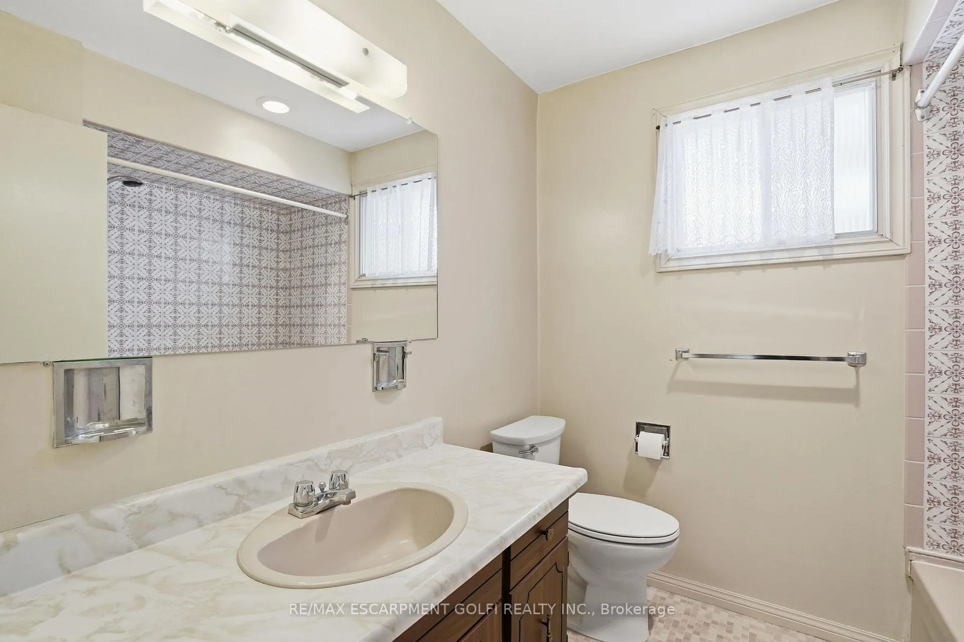 Photo 22 of 81 Highland Park Drive, Hamilton, Dundas — HOMEH