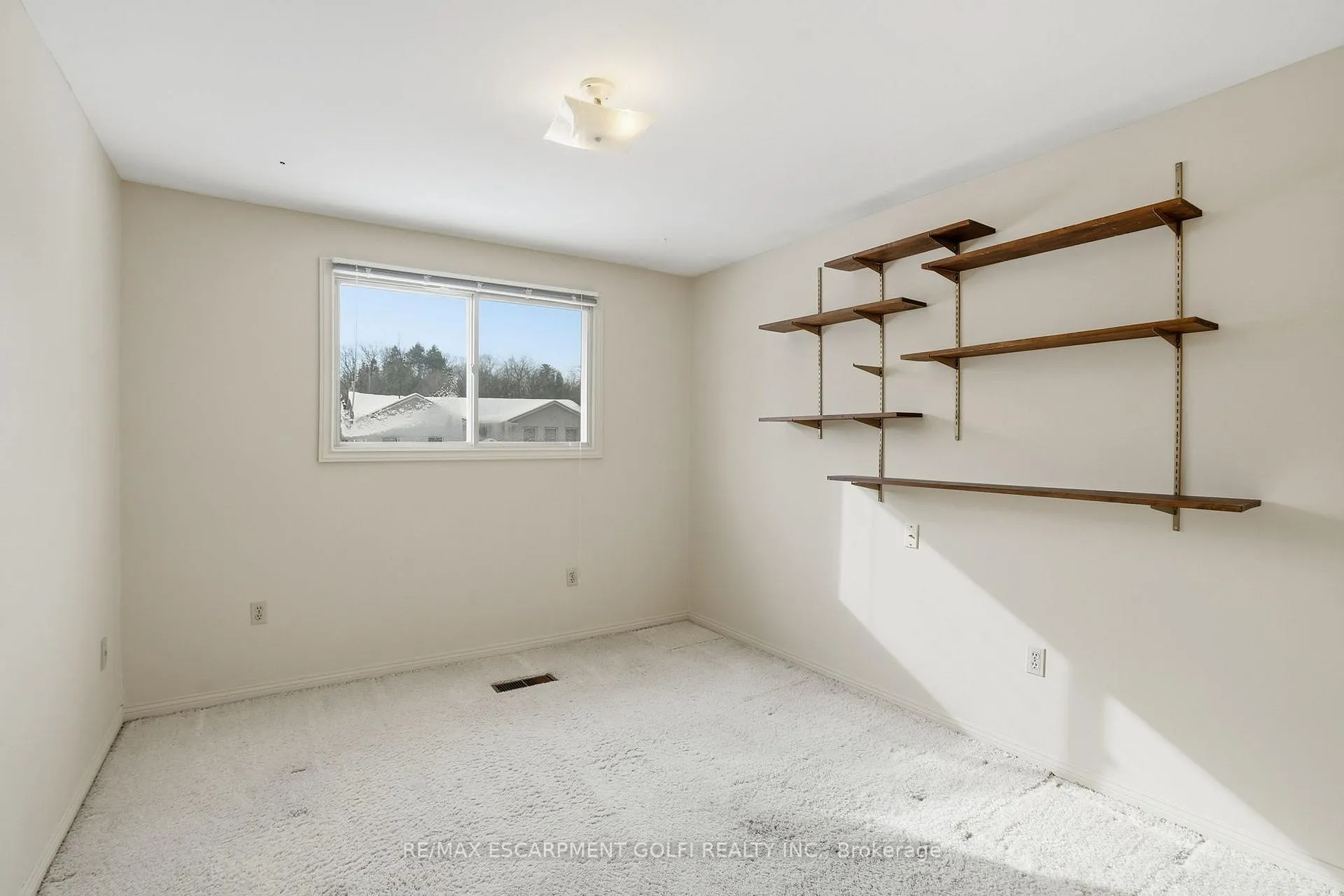 Photo 23 of 81 Highland Park Drive, Hamilton, Dundas — HOMEH