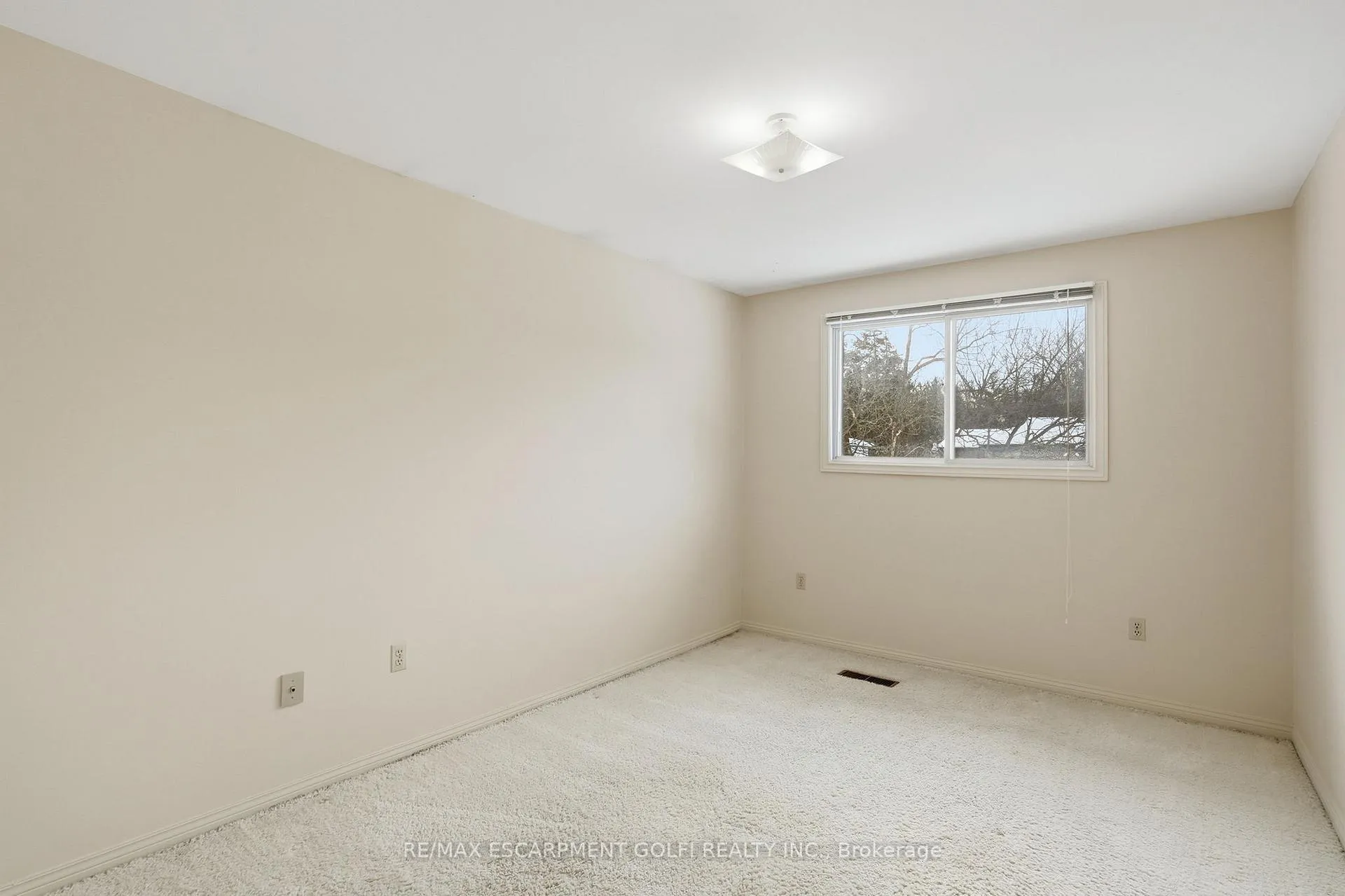 Photo 25 of 81 Highland Park Drive, Hamilton, Dundas — HOMEH