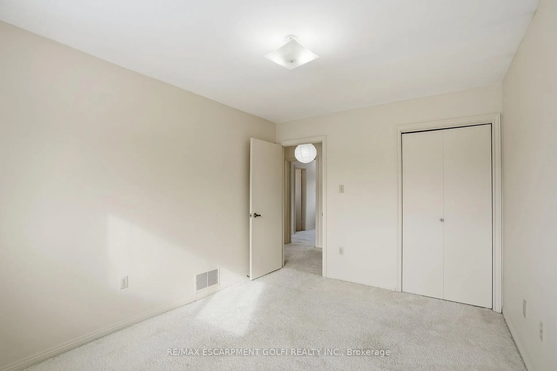 Photo 26 of 81 Highland Park Drive, Hamilton, Dundas — HOMEH