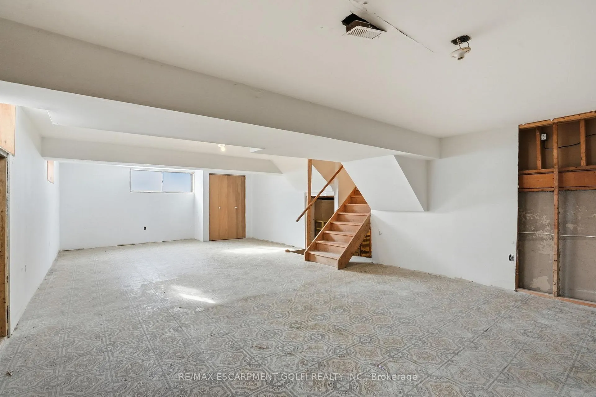 Photo 27 of 81 Highland Park Drive, Hamilton, Dundas — HOMEH